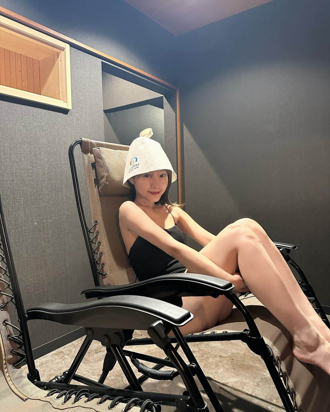 前田希美（まえのん）さんのインスタグラム写真 - (前田希美（まえのん）Instagram)「江ノ島に  #サ活 🧖‍♀️しに 行ってきました。  江ノ島にある、 @enoshima_sauna さん。  完全予約制なので、 静かに整えました。  サウナ室が広くて、とってもいい香り。 宿泊も、サウナだけの利用も‪‪❤︎‬  のんびり出来たのも最高でした。   #サ飯 は生しらす丼食べました🐟 また遊びに行きたいなぁ～︎☺︎  水着は @inohanachihiro ちーちゃん プロデュースの‪‪❤︎‬  紐が細くて、上品。 大人水着がかわいい…🍑   #サ活  #江ノ島サウナ  #sauna  #saunatime   #サウナ女子 #サウナのお仕事待ってます  #サウナイキタイ  #サウナー  #サウナハット  #サウナ部   #サウナ好きと繋がりたい  #貸切サウナ  #エノシマサウナ   #個室サウナ  #サウナーと繋がりたい」6月22日 16時07分 - maeda_nozomi