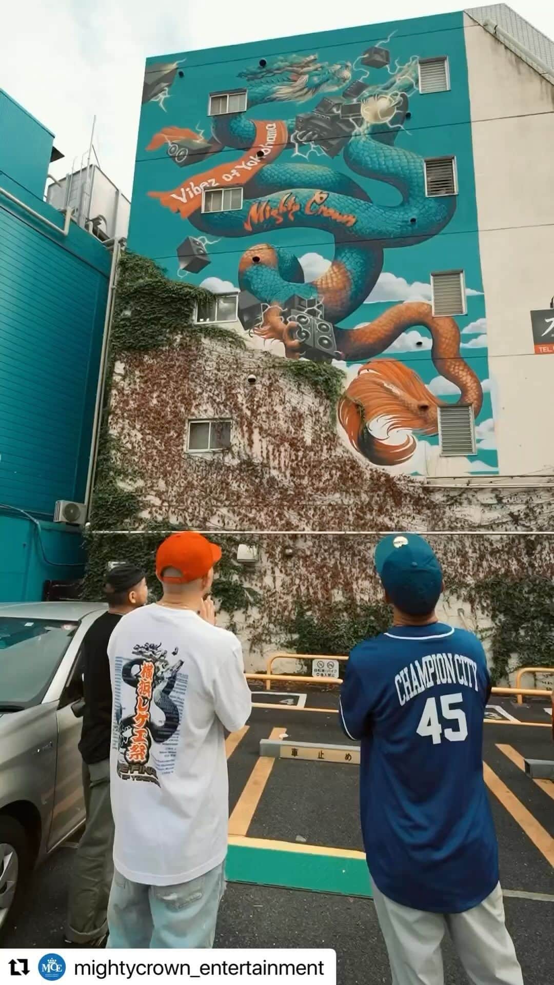 mastasimonのインスタグラム：「Mighty Crown Mural by @kensuketakahashi1977.art  横浜野毛の壁 !! 期間限定なのでチェックしてみて！  いよいよ土日は横浜レゲエ祭-The Final-  天気も良さそうだしかなり盛り上がること間違い無し  #mightycrown #mural #championcity #yokohama #野毛」