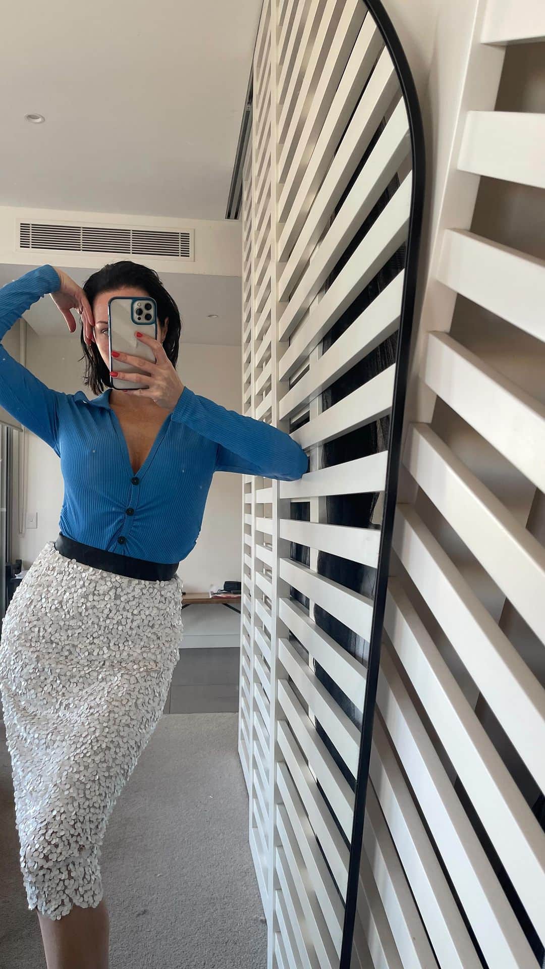 エミリー・スコットのインスタグラム：「I’m sure, if in public, there’d be a shirt over that last one!」