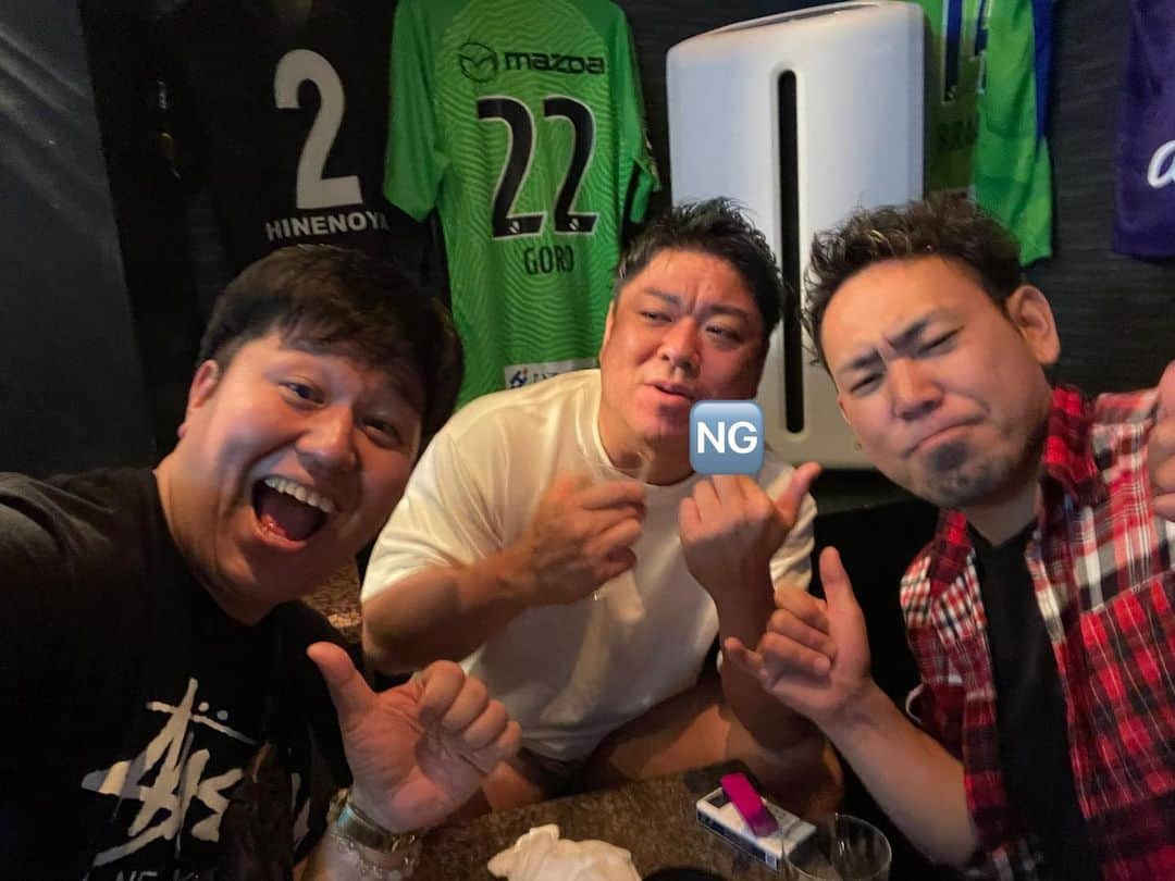 西井隆詞のインスタグラム：「昨夜はヤス君 マーシーさん マイコさんに 久しぶりにお会い出来て 楽しかったり 騒いだり ラジバンダリ‼️ 弁護士さんや司法書士さん スーパーカーに乗ってる社長さん 凄い集まりでした 貴重な交流会ありがとバンダリでございました🙏  #ダイバー会 #わたくしはスキューバしたことないですが😅 #ヤスさん #マーシーさん #マイコさん #大阪で再会 #ラジバンダリ西井 #次は京都か福岡かw #西麻布らじばんだりのお客様」