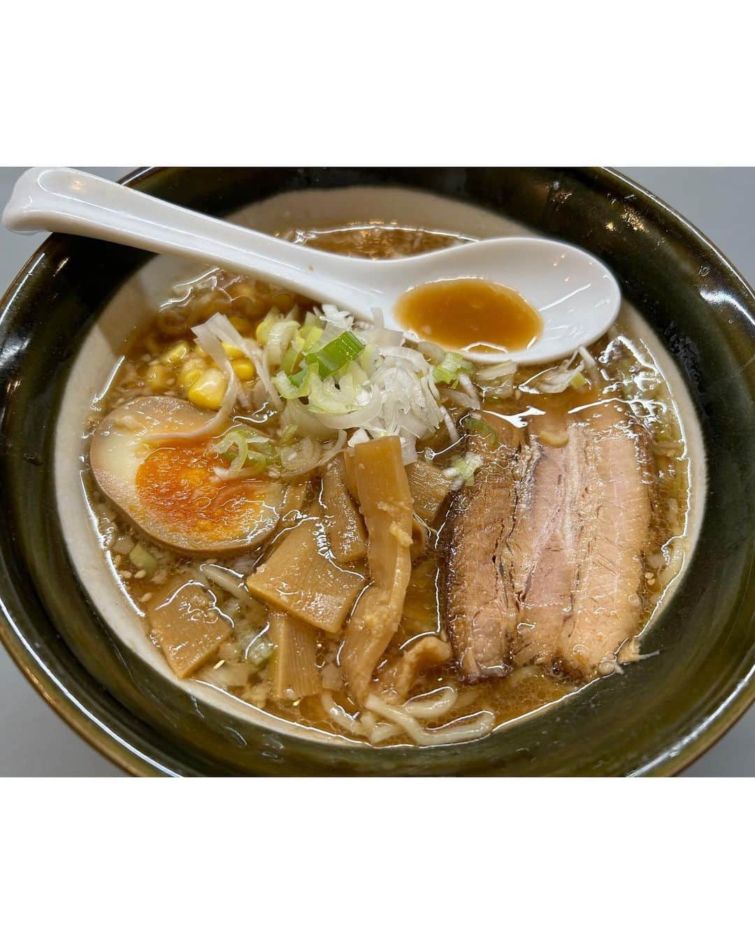 朝桐光さんのインスタグラム写真 - (朝桐光Instagram)「銀座　大島ラーメン  味噌ラーメン食べた✨  本当は豚骨魚介ラーメンが食べたかった😋  チャーハン、餃子も美味しそうだから次は😋👍✨  #銀座#銀座ラーメン#ラーメン#グルメ#銀座グルメ#味噌ラーメン#豚骨魚介ラーメン#餃子#チャーハン#ラーメン女子#大島ラーメン」6月22日 16時12分 - akari_asagiri