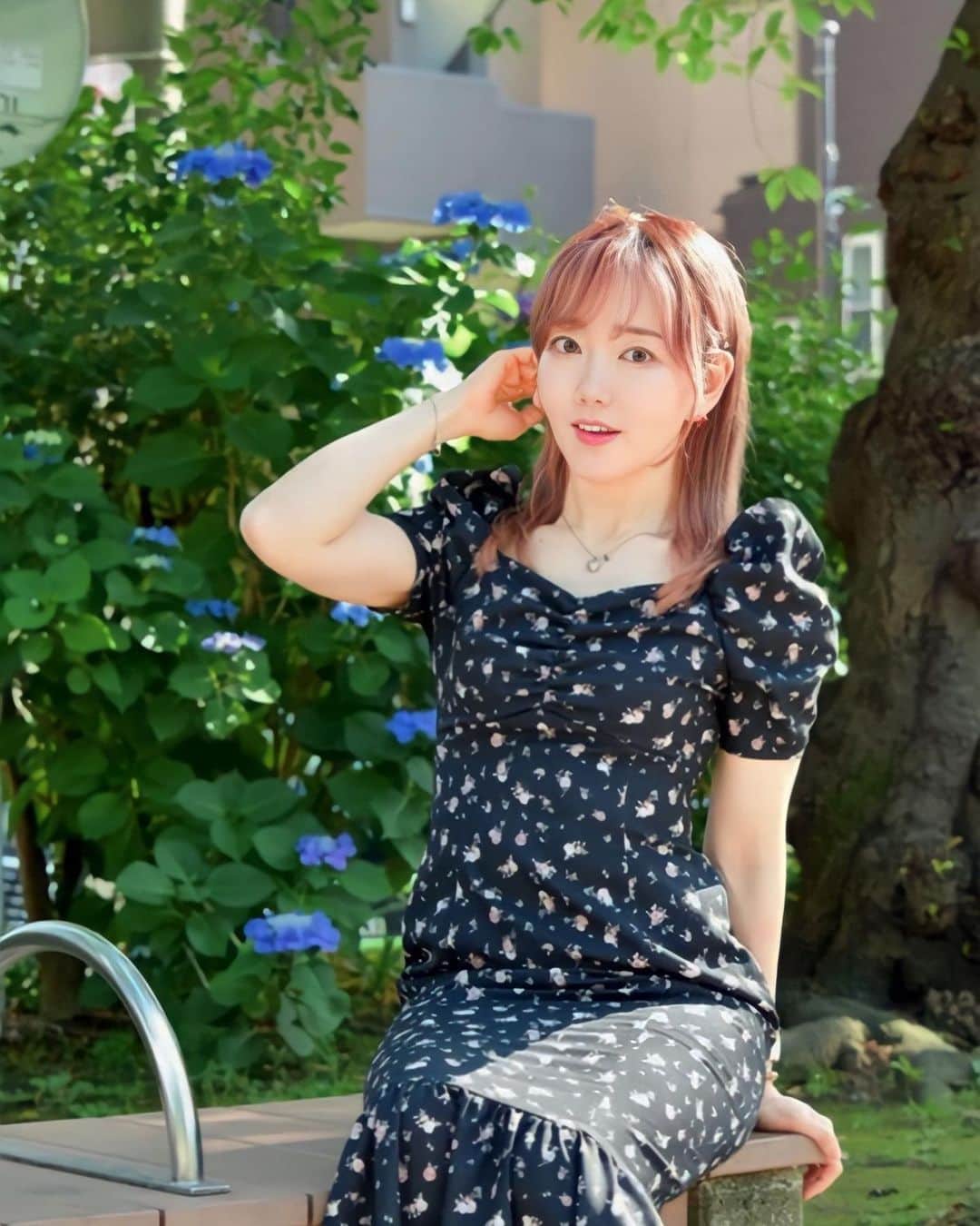 松本都のインスタグラム：「雨はやだけどあじさいはかわいいね🌸」