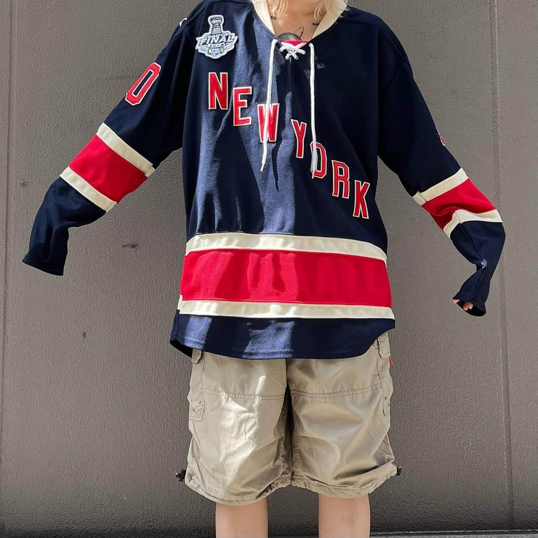 ジャムルさんのインスタグラム写真 - (ジャムルInstagram)「NHL New York Rangers Reebok ゲームシャツ ¥6800+tax(7480) . カーゴ TECH ショーツ ベージュ ¥5900+tax(6480) .  WEB SHOPに入荷しております。 是非ご覧ください。 jammru.com  #お問い合わせはお電話で承ります #jammru#jammru_style #osaka  #fashion  #streetstyle  #streetfashion  #vtg  #vintage  #used  #usedclothing  #古着 #古着屋 #ファッション #70s #80s #90s」6月22日 16時19分 - jammru