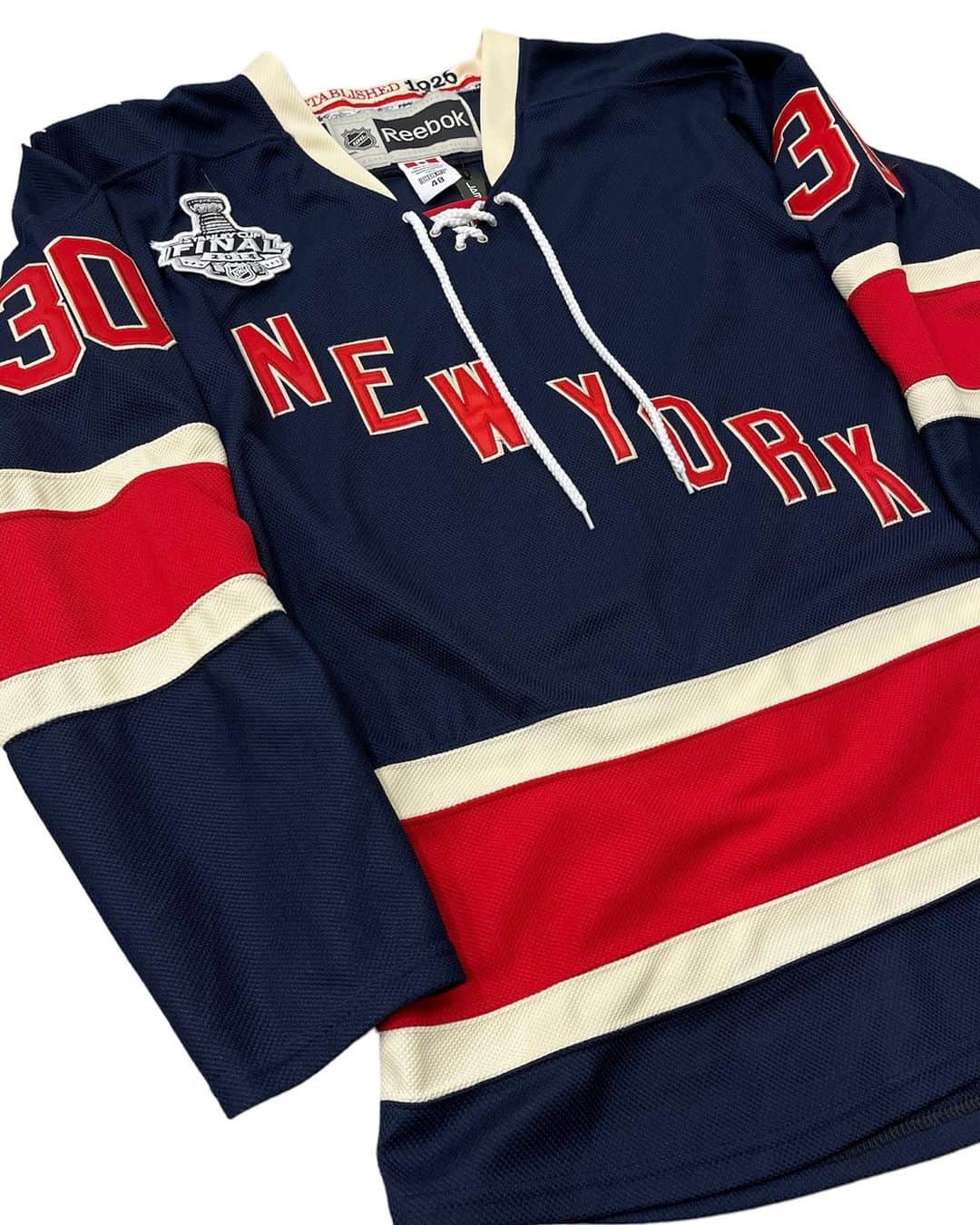 ジャムルさんのインスタグラム写真 - (ジャムルInstagram)「NHL New York Rangers Reebok ゲームシャツ　¥6800+tax(7480) . NHL new york rangers Reebokのゲームシャツ。 よく見かけるフロントがRANGERSバージョンではなくNEW YORKてとこがお洒落！  ジャスティンビーバーが着用した事でも有名ですね！ .  WEB SHOPに入荷しております。 是非ご覧ください。 jammru.com  #お問い合わせはお電話で承ります #jammru #osaka  #fashion  #streetstyle  #streetfashion  #vtg  #vintage  #used  #usedclothing  #古着 #古着屋 #ファッション #70s #80s #90s」6月22日 16時21分 - jammru