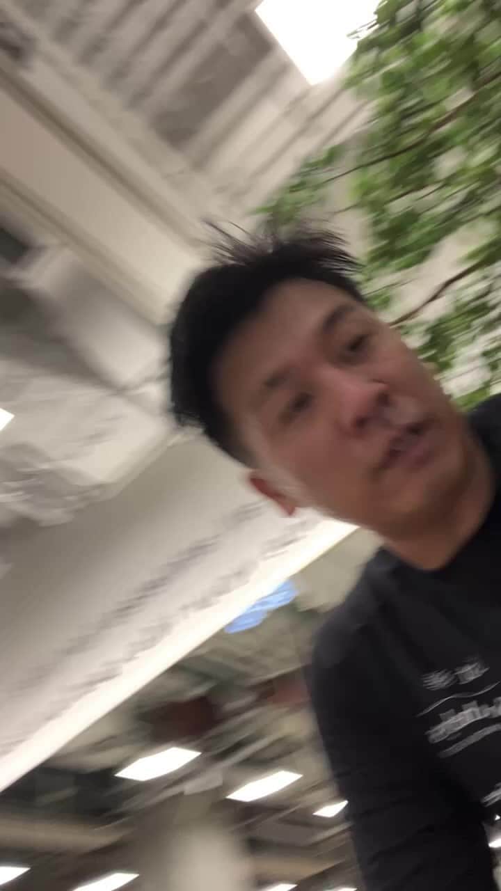 佐々木明のインスタグラム：「本日は @gori.no.5 トレーナーに練習お世話になっております。  現場からは以上です。」