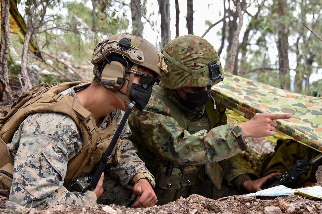 陸上自衛隊さんのインスタグラム写真 - (陸上自衛隊Instagram)「陸上自衛隊は、６月２２日（木）から７月１３日（木）までの間、豪州において、米豪軍との実動訓練（サザン・ジャッカルー２３）を実施します。本訓練を通じ、対ゲリラ・コマンドウ対処等に係る作戦遂行能力及び米豪軍との相互運用性の向上を図るとともに、「自由で開かれたインド太平洋の維持・強化」に寄与します。 細部は、陸自HPをご覧下さい。https://www.mod.go.jp/gsdf/news/press/2023/20230622_01.pdf ※　写真及び映像は、ＳＪ２２の訓練状況です。  JGSDF will conduct FTX “SOUTHERN JACKAROO 23” with the U.S. Marine Corps and Australian Army in Australia from 22 Jun to 13 Jul.  Through this exercise, JGSDF will improve its operational capabilities for responding guerrillas attacks and enhance  interoperability between the three countries as well as contribute to maintaining and strengthening a “Free and Open Indo Pacific”.   For more details, feel free to check out our HP. https://www.mod.go.jp/gsdf/news/press/2023/20230622_01.pdf  The image and photos are from SJ22.」6月22日 16時43分 - jgsdf_pr