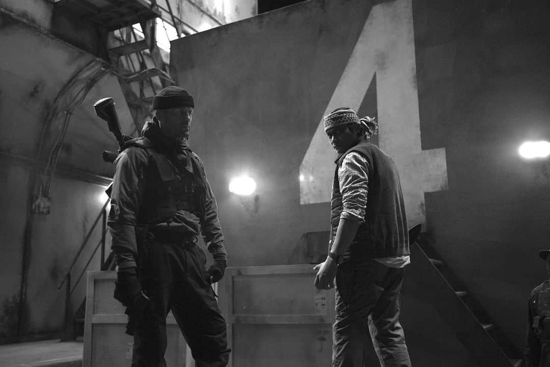 ジェイソン・ステイサムのインスタグラム：「Sharing some screen time with the martial arts legend @tonyjaaofficial #expend4bles 📸 @danielsmithphotography」