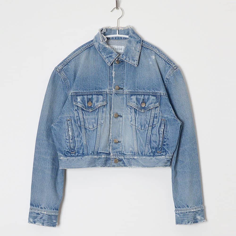 のインスタグラム：「《NEW ARRIVAL》DAMAGE DENIM SHOULDER JACKET - HOLIDAY ONLINE STORE https://holiday-online.jp/  #HOLIDAY_PR #HOLIDAYonlinestore #HOLIDAY2023summer #HOLIDAY_denim」