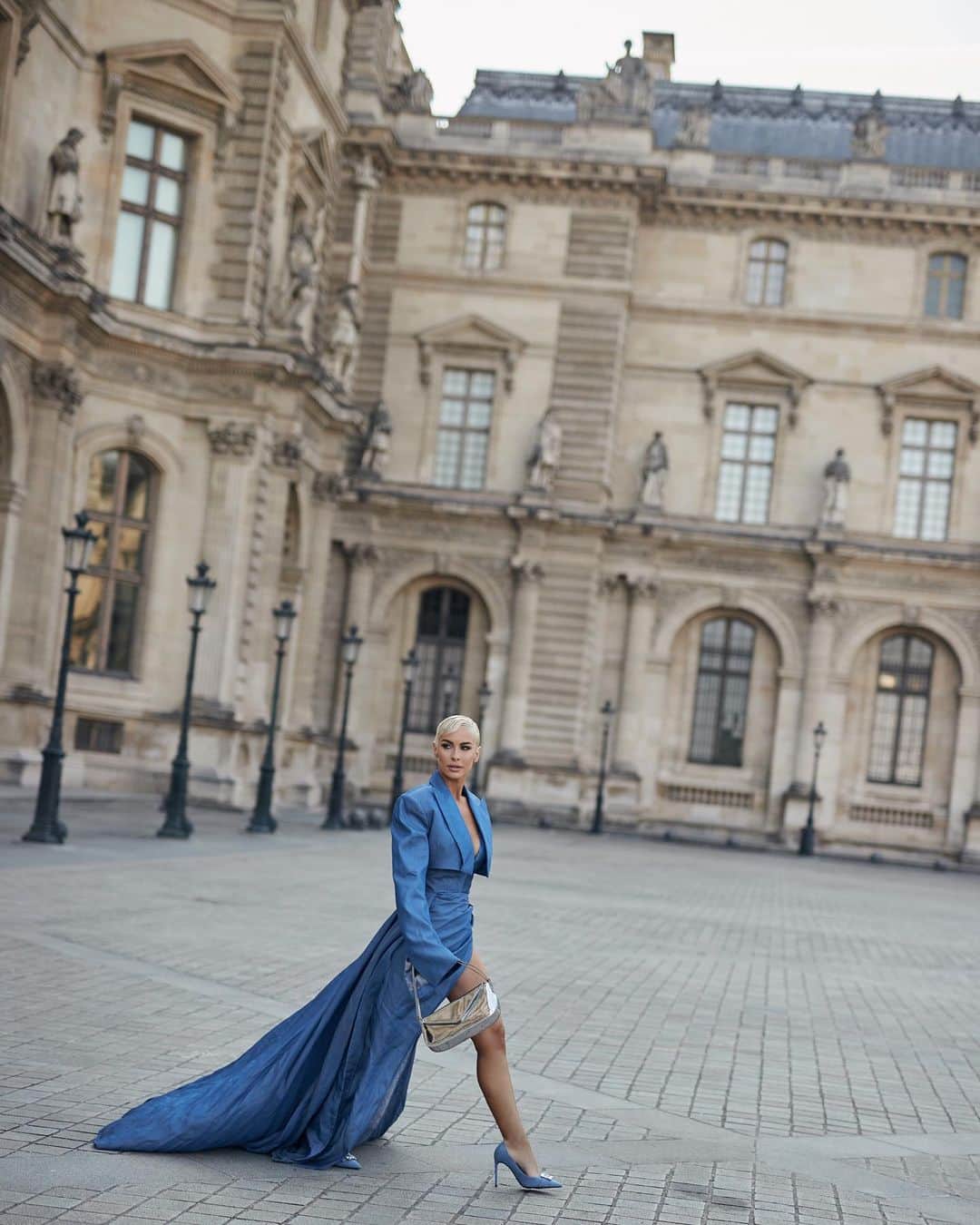 エリー・ゴンサルヴェスさんのインスタグラム写真 - (エリー・ゴンサルヴェスInstagram)「From “paint” to Paris 😂 when I was here in Paris with @LorealPro and apart of such an incredible trip, I thought of when I would photoshop huge international brands logos (like L’Oreal) over my photos in Microsoft paint as a kid during class.   My work has taken me all over the world and it really reminded me that even if most people don’t believe in you in the beginning - you can choose to not believe in those opinions and pursue those dreams yourself.   Being a part of the L'Oreal Pro family these last 5 years has been such an amazing journey. Their commitment to innovation, diversity and empowerment truly resonates with me. I'm inspired by their vision, and it motivates me to continue to redefine beauty standards.  As I stood here in Paris.. I was reminded that dreams are not bound by circumstances or origins. So, to anyone who feels unseen or doubted, remember that your potential knows no bounds. You have the power to write your own narrative and pave your path to wherever you want to be 🤍 photo @ashleighlarden / gown @khirzadfemme / styled @styledbybloom_」6月22日 17時02分 - ellie_gonsalves