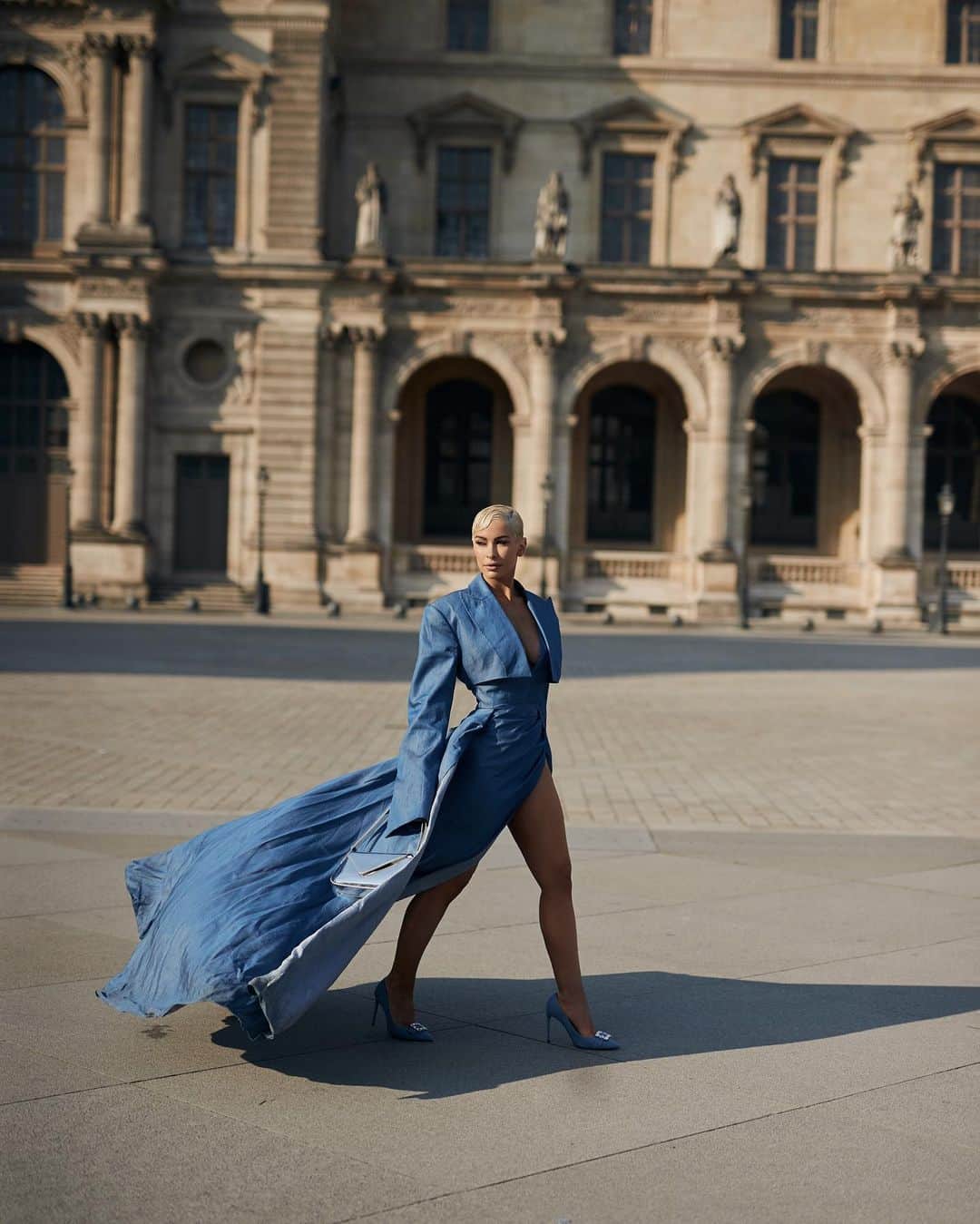 エリー・ゴンサルヴェスさんのインスタグラム写真 - (エリー・ゴンサルヴェスInstagram)「From “paint” to Paris 😂 when I was here in Paris with @LorealPro and apart of such an incredible trip, I thought of when I would photoshop huge international brands logos (like L’Oreal) over my photos in Microsoft paint as a kid during class.   My work has taken me all over the world and it really reminded me that even if most people don’t believe in you in the beginning - you can choose to not believe in those opinions and pursue those dreams yourself.   Being a part of the L'Oreal Pro family these last 5 years has been such an amazing journey. Their commitment to innovation, diversity and empowerment truly resonates with me. I'm inspired by their vision, and it motivates me to continue to redefine beauty standards.  As I stood here in Paris.. I was reminded that dreams are not bound by circumstances or origins. So, to anyone who feels unseen or doubted, remember that your potential knows no bounds. You have the power to write your own narrative and pave your path to wherever you want to be 🤍 photo @ashleighlarden / gown @khirzadfemme / styled @styledbybloom_」6月22日 17時02分 - ellie_gonsalves