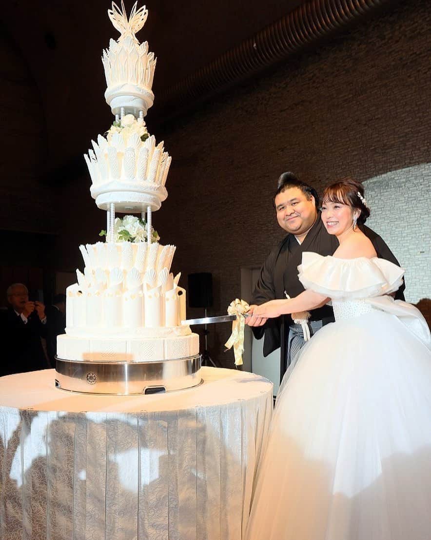 杜このみのインスタグラム：「2023.6.17 大切な思い出の一頁になりました☺️💐 結婚して3年、やっと披露宴をさせて頂く事が出来ました🪽 これからも、夫婦で力を合わせて未来への道を歩んでいきたいと思います💐」