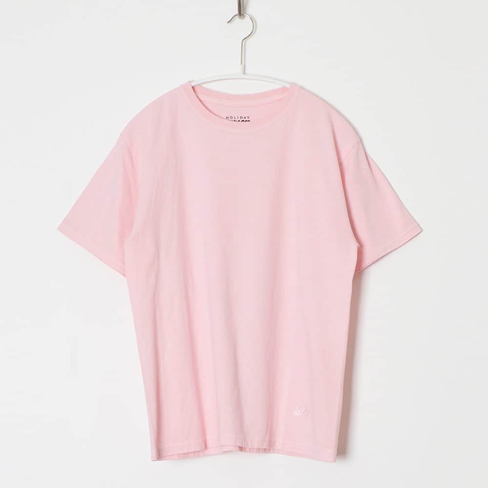 のインスタグラム：「《NEW ARRIVAL》HOLIDAY BASIC TEE (RAINBOW) - HOLIDAY ONLINE STORE https://holiday-online.jp/  #HOLIDAY_PR #HOLIDAYonlinestore #HOLIDAY2023summer #HOLIDAY_basictee」