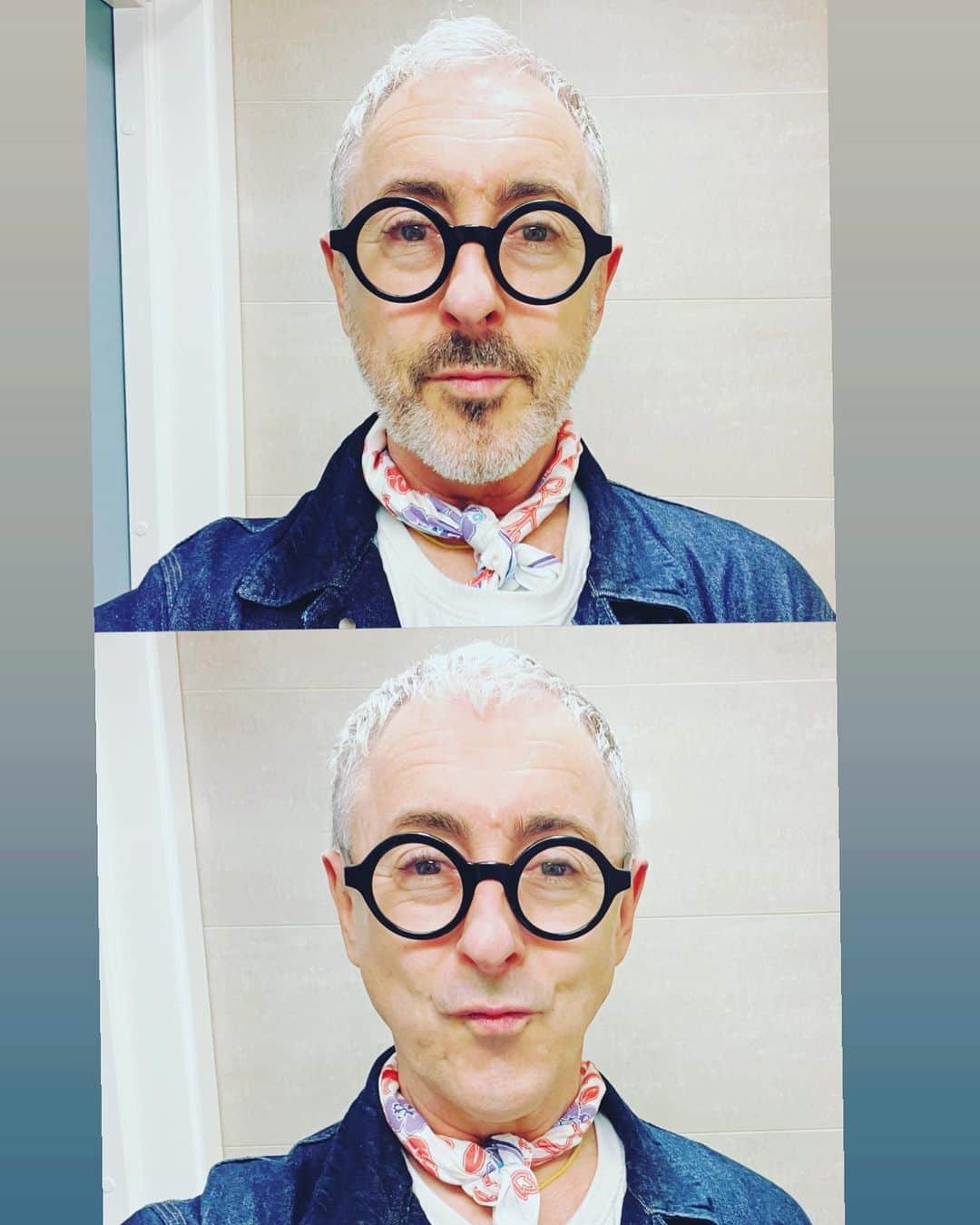 アラン・カミングのインスタグラム：「Cunning transformation in Norwegian airport toilet! #masterofdisguise」