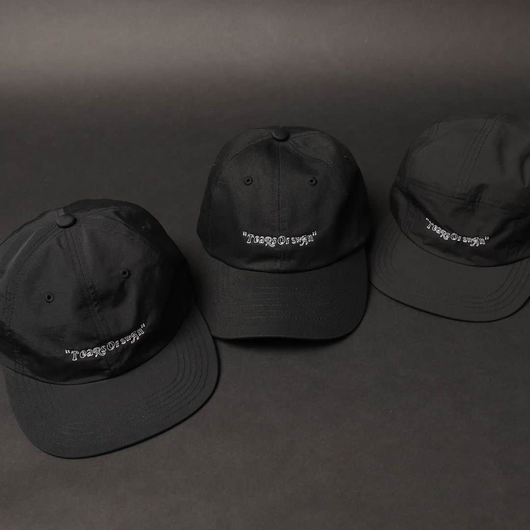 のインスタグラム：「TEARS OF SWAN-FONT LOGO EMBROIDERY COTTON CAP、NYLON CAP、JET CAP、福岡PARCO店頭、webshopにて販売中ですので宜しくお願い致します😊🏬💻  (COTTON CAP) https://tears-of-swan.shop-pro.jp/?pid=174609530  (NYLON CAP) https://tears-of-swan.shop-pro.jp/?pid=174609605  (JET CAP) https://tears-of-swan.shop-pro.jp/?pid=174609630 (webshopオーダー分、今月末発送)  @tears_of_swan  #tearsofswan  #cap #cottoncap #nyloncap #jetcap #キャップ」