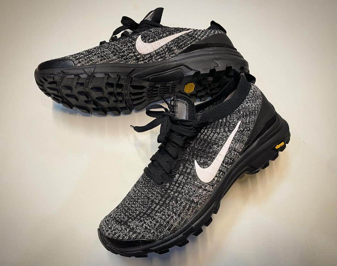 Sneaker At Randomのインスタグラム：「NIKE  ヴェイパーマックスフライニット　オールソール交換  劣化してしまった元のソールは取り外し、ビブラムソールで交換いたしました。  ご依頼ありがとうございました。   #nike #vapormax #フライニット #フライニット3 #別注 #nb  #Vibram #vibram #カスタムペイント  #スニーカー剥がれ#アンジェラスペイント#AngelusPaint#スニーカー好き#スニーカーアトランダム #スニーカー #スニーカー修理 #修理職人 #市川 #本八幡 #大阪 #心斎橋 #梅田　#高円寺#sneakeratrandom #sneaker #shoestagram #repair」