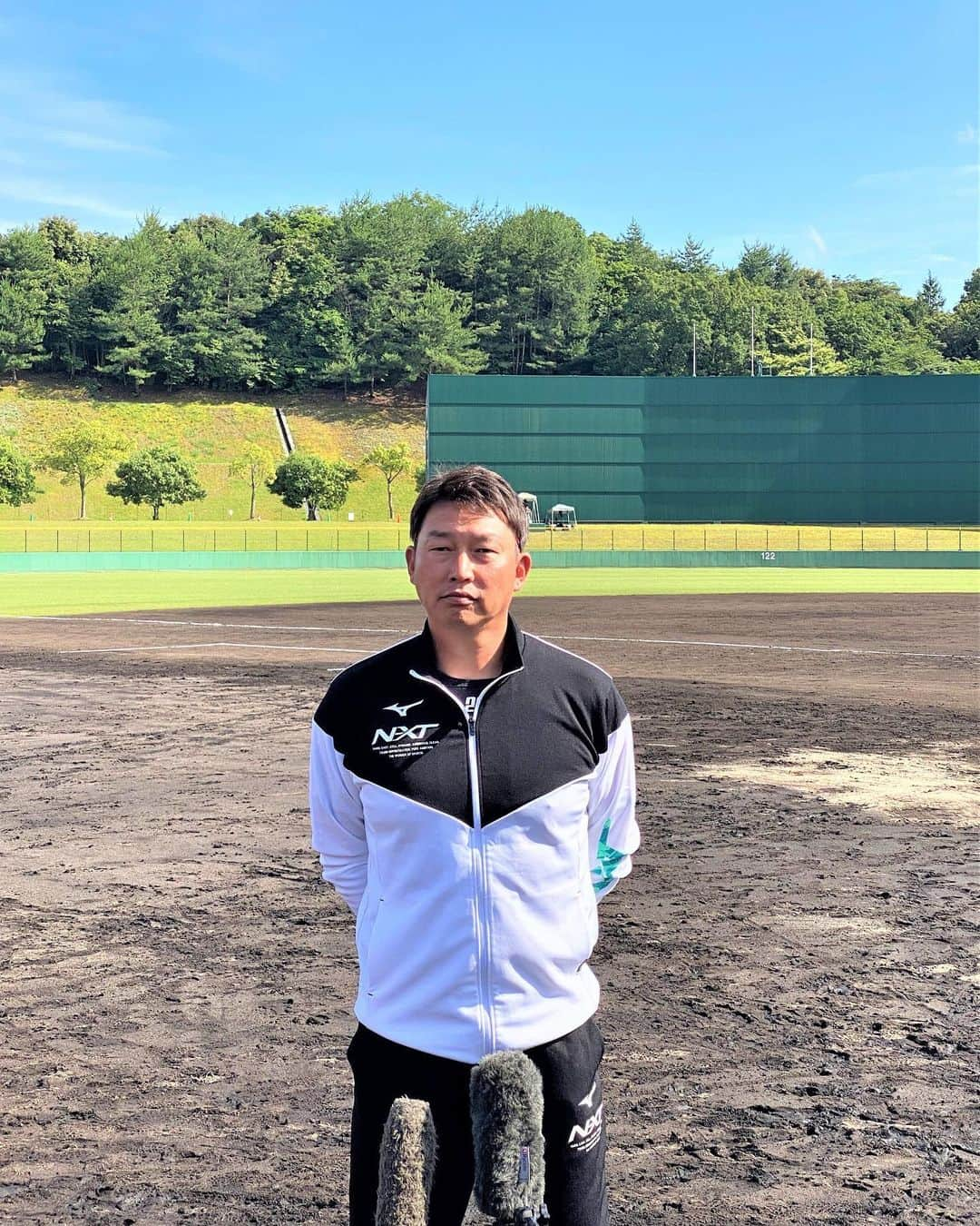 新井貴浩のインスタグラム：「由宇  #広島 #広島東洋カープ #由宇練習場 #プロ野球 #山口県 #岩国市 #由宇町 #家族 #応援 #感謝 #新井貴浩」