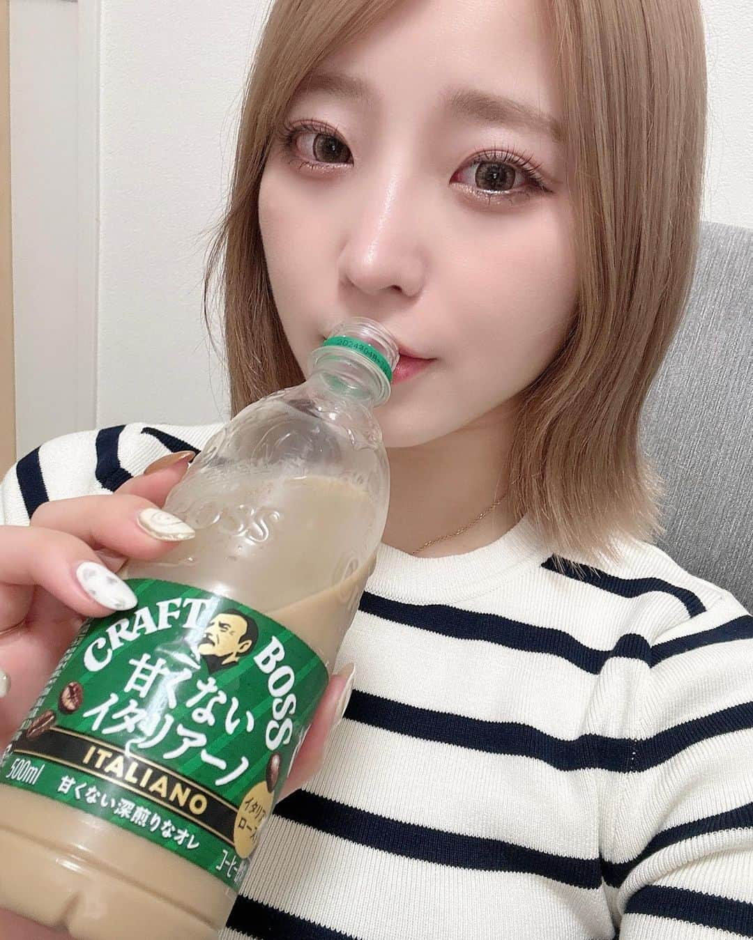 こなんさんのインスタグラム写真 - (こなんInstagram)「. . カフェラテは週に何回も飲む程 好きで甘み控えめが特に好きだけど これは甘くないけどミルク感あって めちゃ好きなタイプに出会えた🫶  @suntory_jp #PR #クラフトボス#甘くないイタリアーノ#カフェラテ」6月22日 18時00分 - konan_610