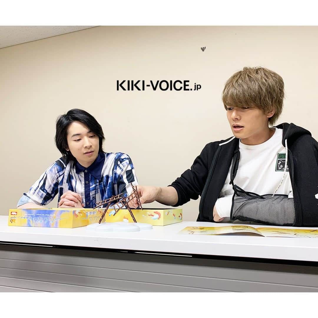 VOICE Newtypeさんのインスタグラム写真 - (VOICE NewtypeInstagram)「・ 「ボイスニュータイプ」のWEBサイト[KIKI]で連載中「市川太一＆八代拓の市か八か！」 本日は撮影の際スタッフが収めた6月号のオフショットを公開📸  .  事務所の先輩＆後輩であり、同い年コンビの  #八代拓 さん＆ #市川太一 さんによる好評連載 「市（イチ）か八（バチ）か！」  今月は「キャッチ・ザ・ムーン」「人生ゲーム スポーツ」で勝負🔥 勝負の様子はメイキングムービーと合わせてCheck😉✨ 会員限定 #ムービー ＆ #チェキプレゼント もお見逃しなく！  .  プロフィールのURLからKIKIにアクセス▶@voice_newtype  連載記事は「Journal 連載」のバナーからチェックできます🥰  ▼記事URL SIDE市：https://kiki-voice.jp/journal/1651 SIDE八：kiki-voice.jp/journal/1660 .  #KIKIVOICEJP #市か八か #声優 #ボイスニュータイプ #voicenewtype #boardgame #ボドゲ #キャッチザムーン #人生ゲーム #スポーツ」6月22日 18時05分 - voice_newtype