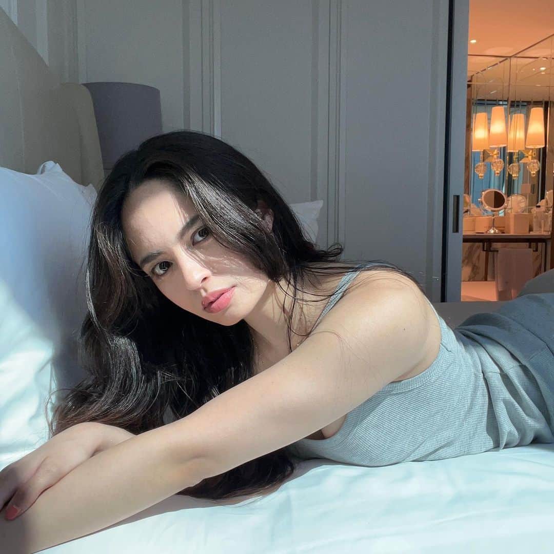 ステファニー チエミのインスタグラム：「韓国の素敵なホテルに泊まったよ❤️ 4枚目は幸せを感じてる顔☺️  #変顔#韓国ホテル #ハーフ女子 #タイトワンピース #低身長コーデ  #骨格ストレート」