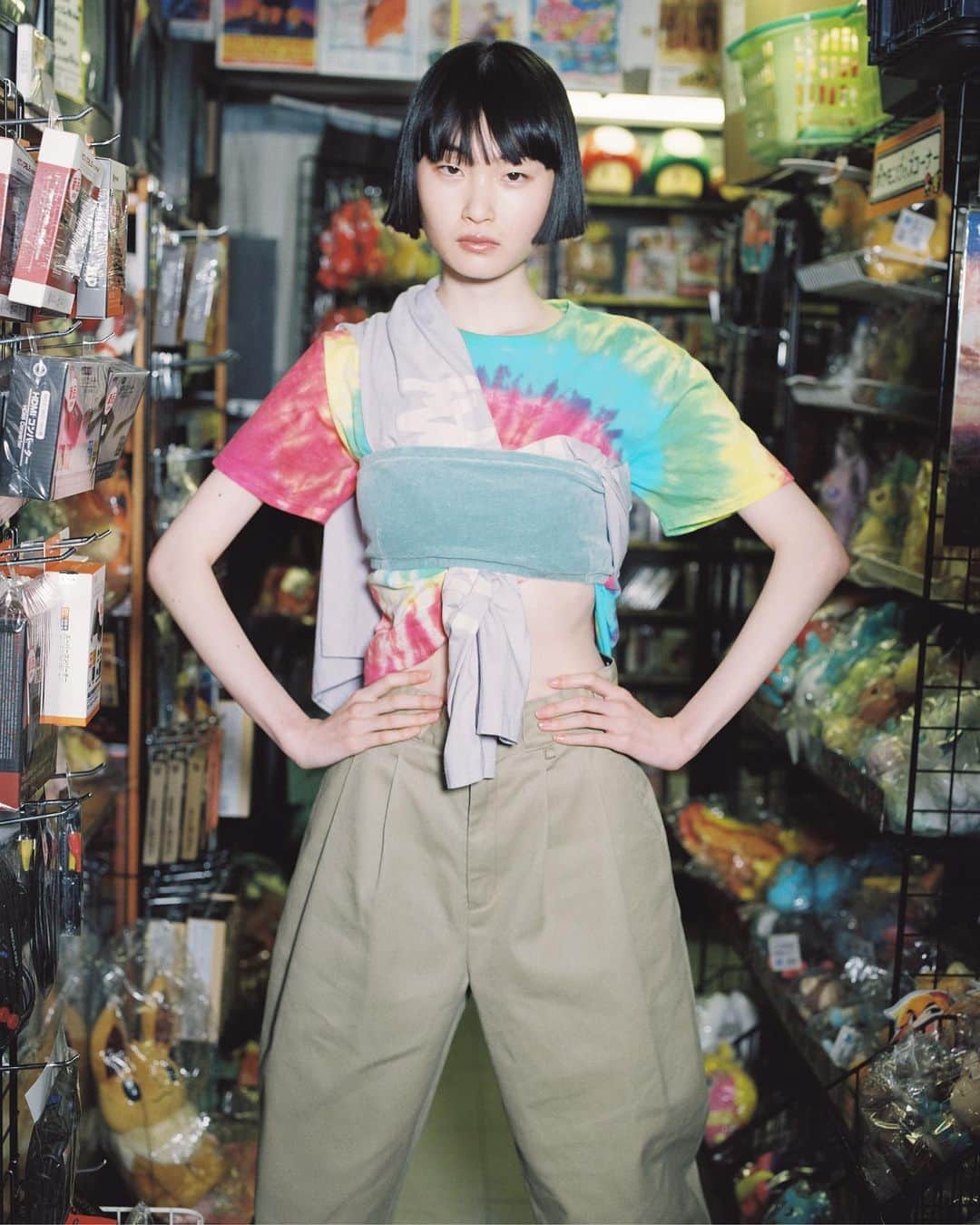 のインスタグラム：「HOLIDAY 2023 SUMMER COLLECTION  HOLIDAY BASIC TEE (TIE-DYE) 16,500円 DICKIES 2TUCK PANTS 24,200円  #HOLIDAY_PR #HOLIDAY2023summer #HOLIDAYonlinestore」