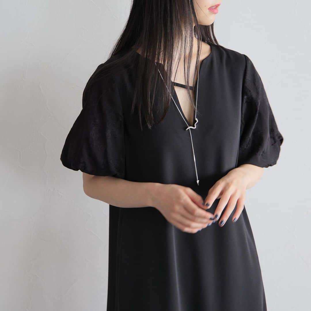 ハレさんのインスタグラム写真 - (ハレInstagram)「【NEW ARRIVAL】 __ ⁡ ソデジャガードキリカエワンピース ¥14,300(tax in)  エリシアーキリカエワンピース ¥14,300(tax in) __ ⁡ ⁡ ⁡ ⁡ ⁡ #HARE #ハレ #HARELADIES #ハレレ #ワンピースコーデ #半袖ワンピース #夏ワンピ #夏ワンピース #ジャカード #お呼ばれコーデ #モード #モードファッション #モード系 #モード系ファッション #夏服コーデ #きれいめファッション」6月22日 18時11分 - hare_official