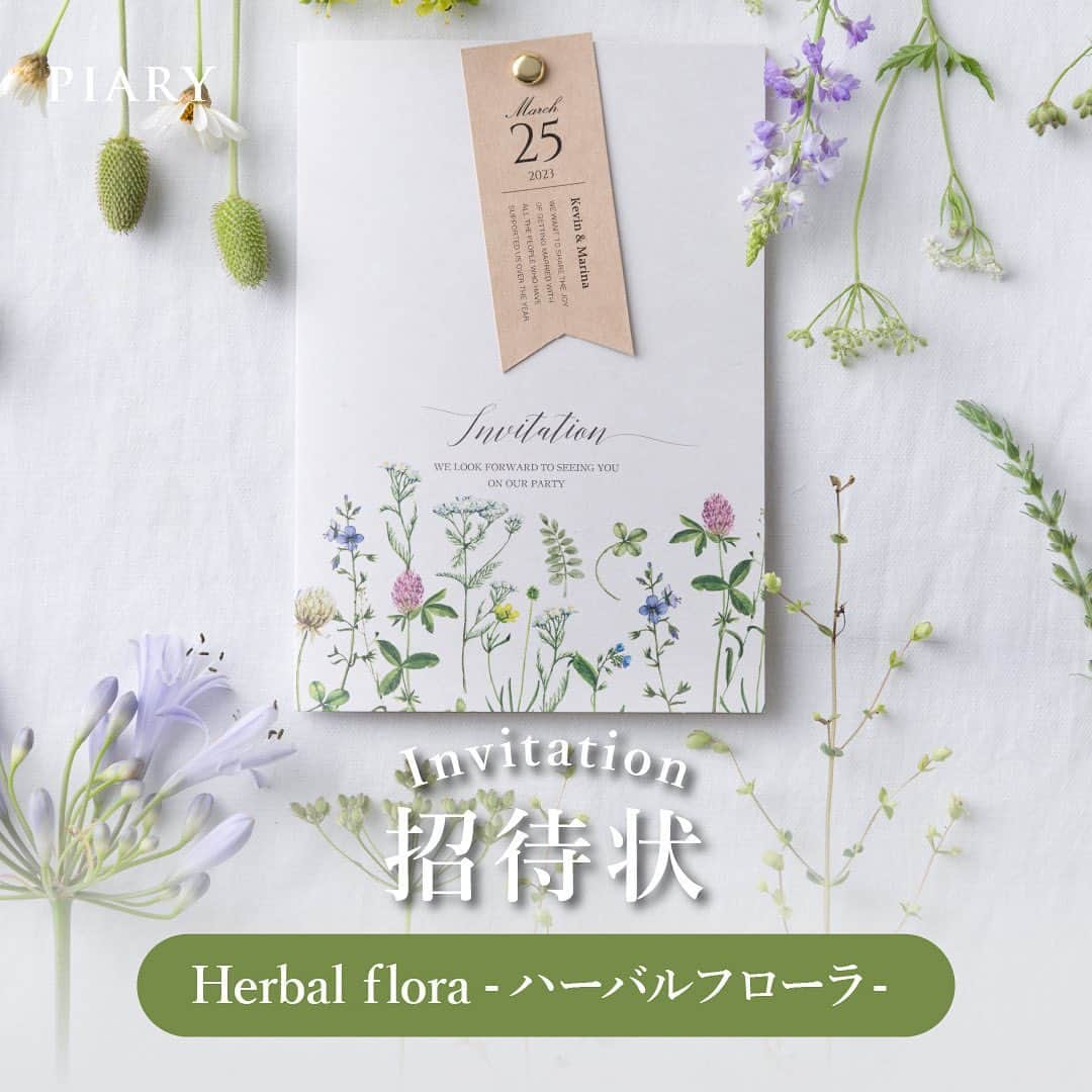 PIARYさんのインスタグラム写真 - (PIARYInstagram)「＼ナチュラル感あふれる招待状🌿／ 『Herbal flora -ハーバルフローラ- 』をご紹介💕 ::::::::::୨୧::::::::::୨୧::::::::::୨୧:::::::::::୨୧::::::::::୨୧::::::::::୨୧:::: ウェディングアイテム通販サイトなら《 @piary_inst 》 人気のアイテムや結婚式準備のお役立ち情報を毎日配信中😊 ::::::::::୨୧::::::::::୨୧::::::::::୨୧:::::::::::୨୧::::::::::୨୧::::::::::୨୧::::  やわらかな香り漂う癒しの空間と とびっきりのリラックスウェディングを提案🕊️  ホワイトベースに描かれた草花の台紙に おふたりの名前と挙式日を記した クラフト紙のタグが重なるアイテム🍀  販売当初から大人気！ 結婚式をナチュラルに演出してくれます💐  #PIARY #結婚式準備 #ウェディング #プレ花嫁 #花嫁 #結婚式 #プレ花嫁さんと繋がりたい #プレ花嫁準備 #花嫁準備 #結婚準備 #招待状」6月22日 18時12分 - piary_inst