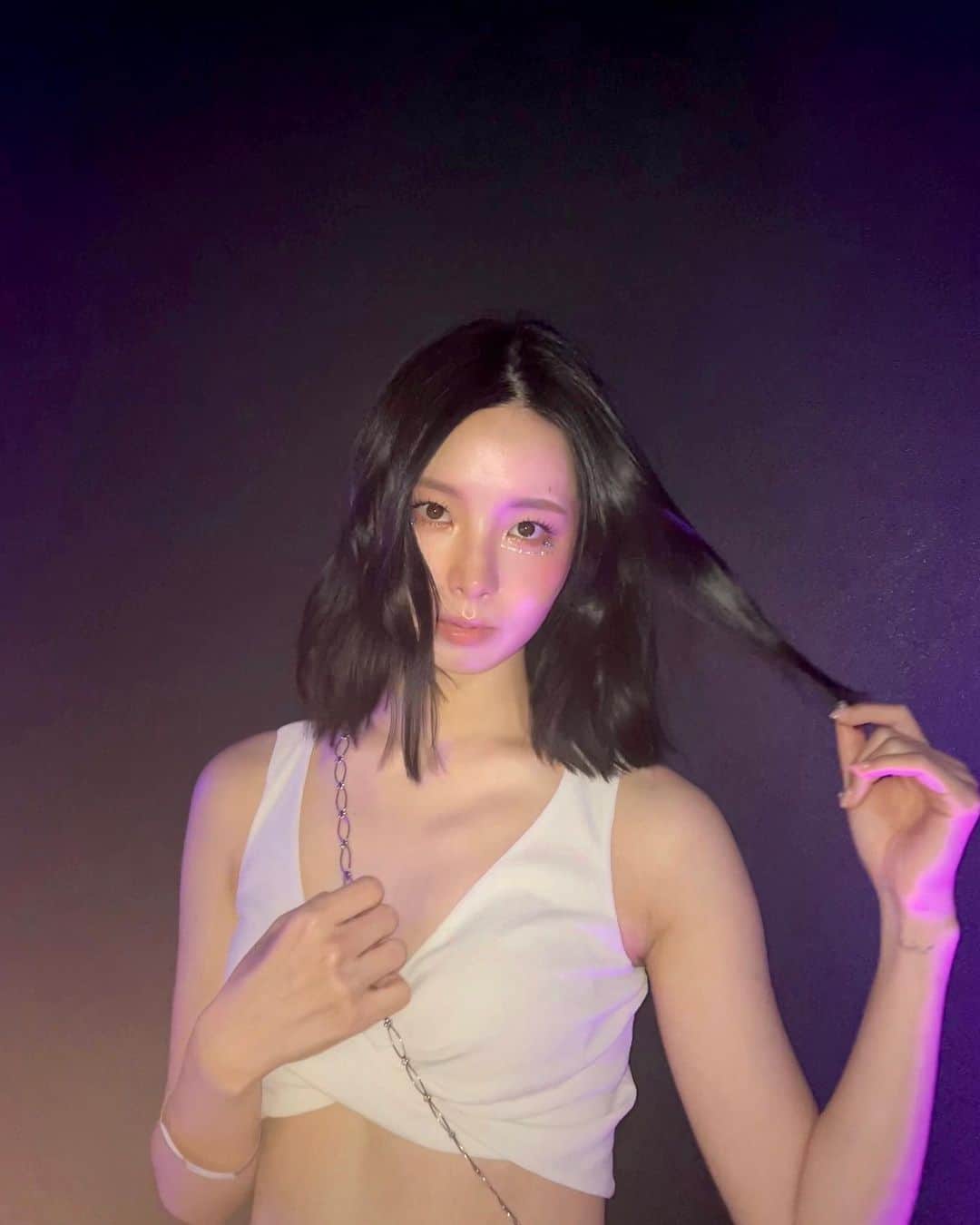 イム・キムのインスタグラム：「Last night @simihazebeauty 💄💋🌹🌸💘✨💅🏻👯‍♀️」