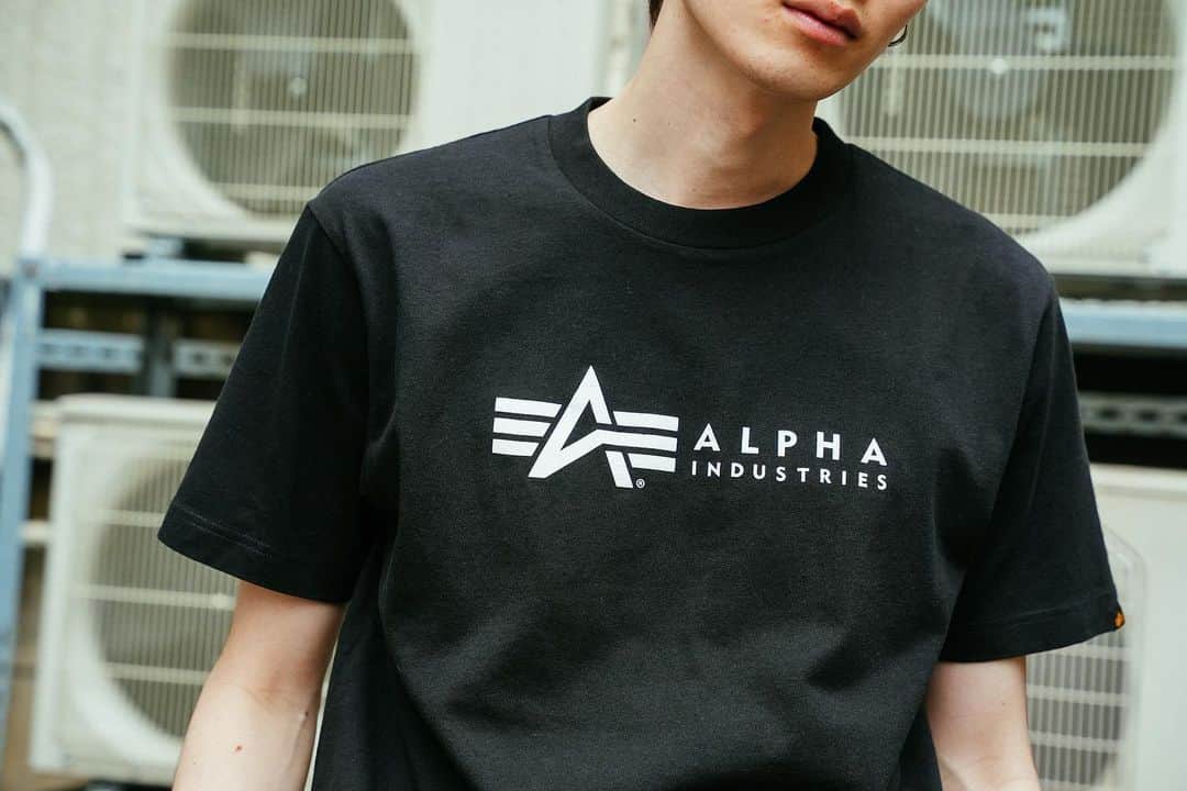 ALPHA INDUSTRIES JAPANさんのインスタグラム写真 - (ALPHA INDUSTRIES JAPANInstagram)「優れた通気性・吸水速乾性を兼ね備えた冷感素材""COOLMAX®""を使用。 軽くて動きやすく、タウンユースにも最適。セットアップでも、単品でも使用しやすいシンプルなデザイン。  #alpha_industries_japan  #alpha_industries  #ALPHAINDUSTRIES #ALPHA #ALPHASHOP #MA1」6月22日 18時22分 - alpha_industries_japan