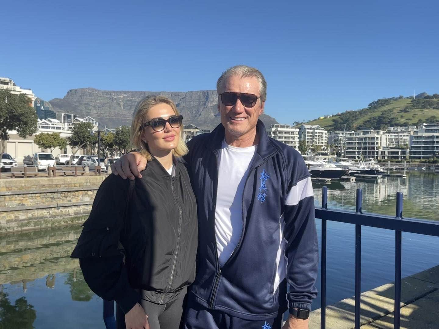 ドルフ・ラングレンのインスタグラム：「Out and about in Cape Town. The famous Table Mountain in a distance.」