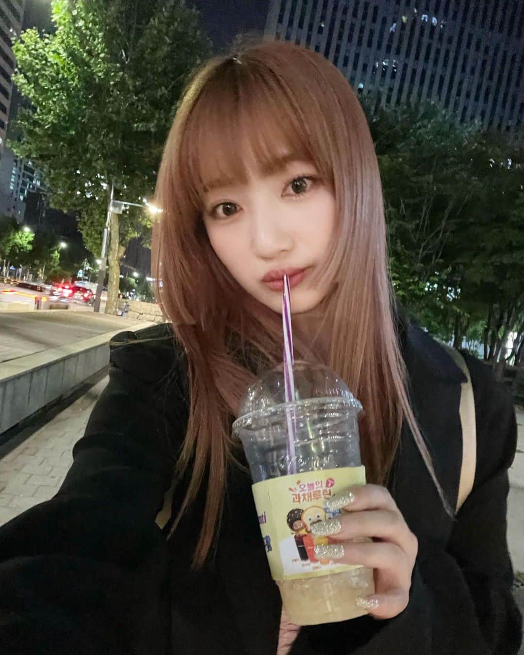 河﨑莉奈のインスタグラム：「最近まつげ褒められる^_^ ♥  @__mayuarai 고마워요🎀  韓国行く前と数日前にもマツパ続けてお願いしてるので綺麗に上がって嬉しい〜♥  これは韓国でのセルカだよ🇰🇷」