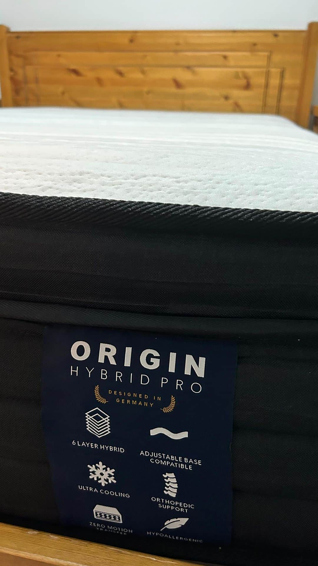 イブ・ミュアヘッドのインスタグラム：「Love my new @originmattress_uk 🩵 Getting a good night sleep is 🔑 for a great day!   If you are looking at getting a new mattress, I would highly recommend the Origin Hybrid Mattress 💤   #originmattress #originmattressuk」