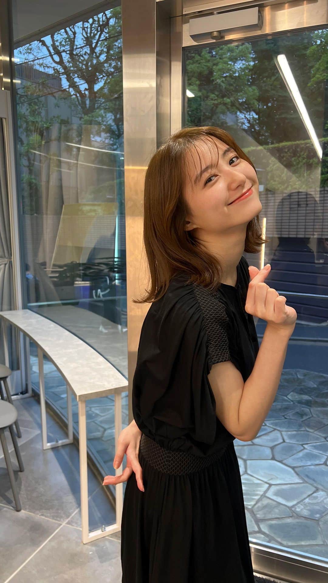 のインスタグラム：「HAIRCUT!!!!  always thanks🥰 @maya__shoji  #ロブヘア #ミディアムヘア」