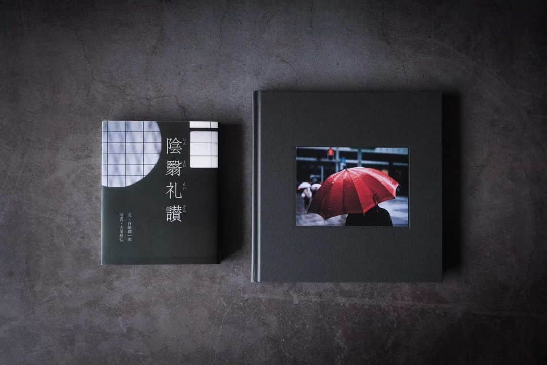 Takashi Yasuiさんのインスタグラム写真 - (Takashi YasuiInstagram)「Size Comparison of the Photo Book 'PERSONAL WORK’  I designed 'PERSONAL WORK' to be a bit smaller than your typical photo book. You know, larger books have a certain grandeur about them, an aura that almost sets them apart from everyday life. But that's not what I wanted for this project. I wanted this book to be a part of your daily routine, something you'd reach for on your bookshelf again and again, at any time. I created it with the intention that you'll want to pick it up regularly.」6月22日 18時38分 - _tuck4
