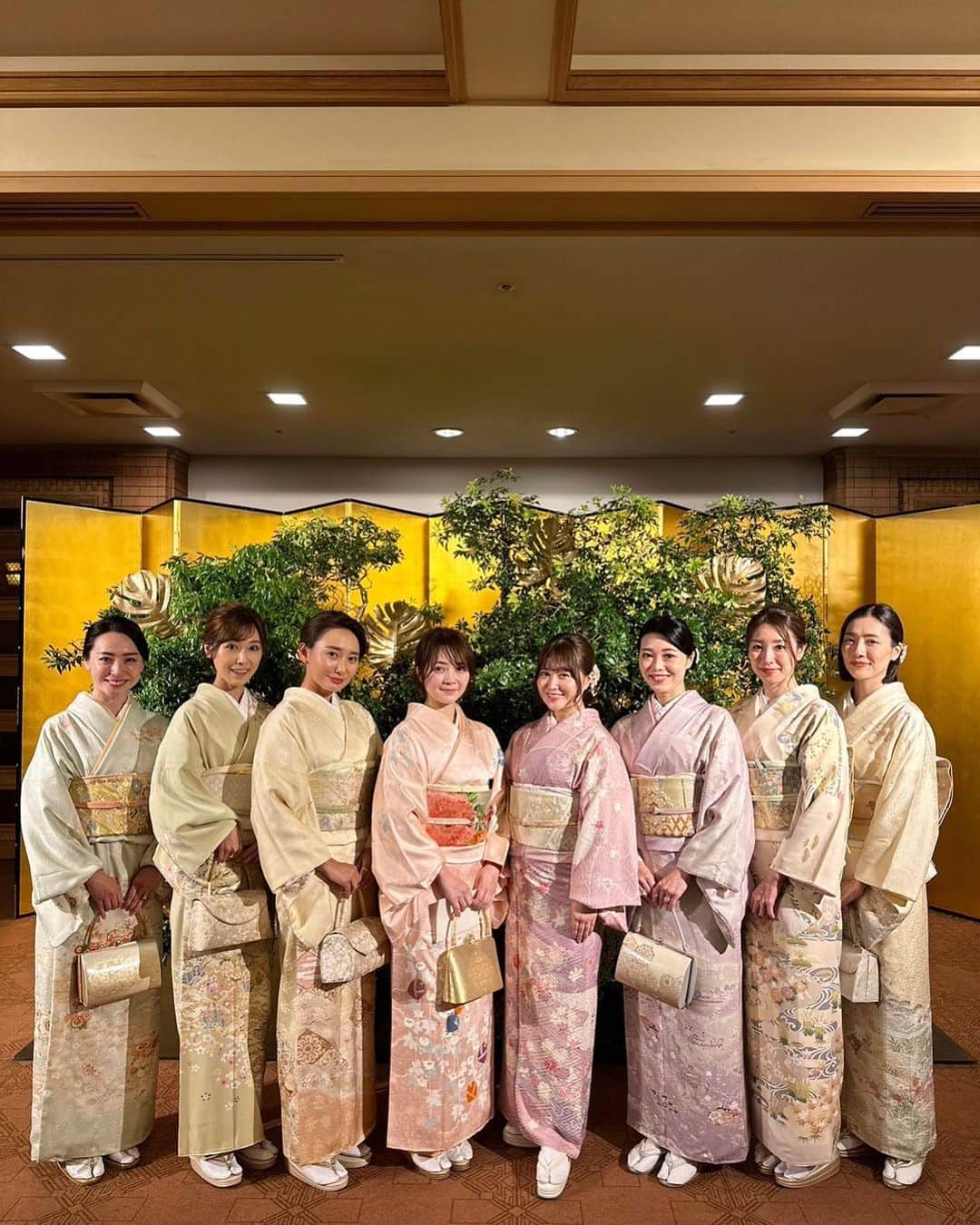 中田奈沙さんのインスタグラム写真 - (中田奈沙Instagram)「先日 @ayumi_yasuoka の結婚式へ 着物を着て行きました👘 プライベートで着るのはかなり久しぶり。 なんだか着るだけで気持ちが引き締まる感じ🫢 たまにはいいね😛  #kimono #着物 #訪問着 #wedding #結婚式 #和装 #中田奈沙」6月22日 18時42分 - nasa_nakada