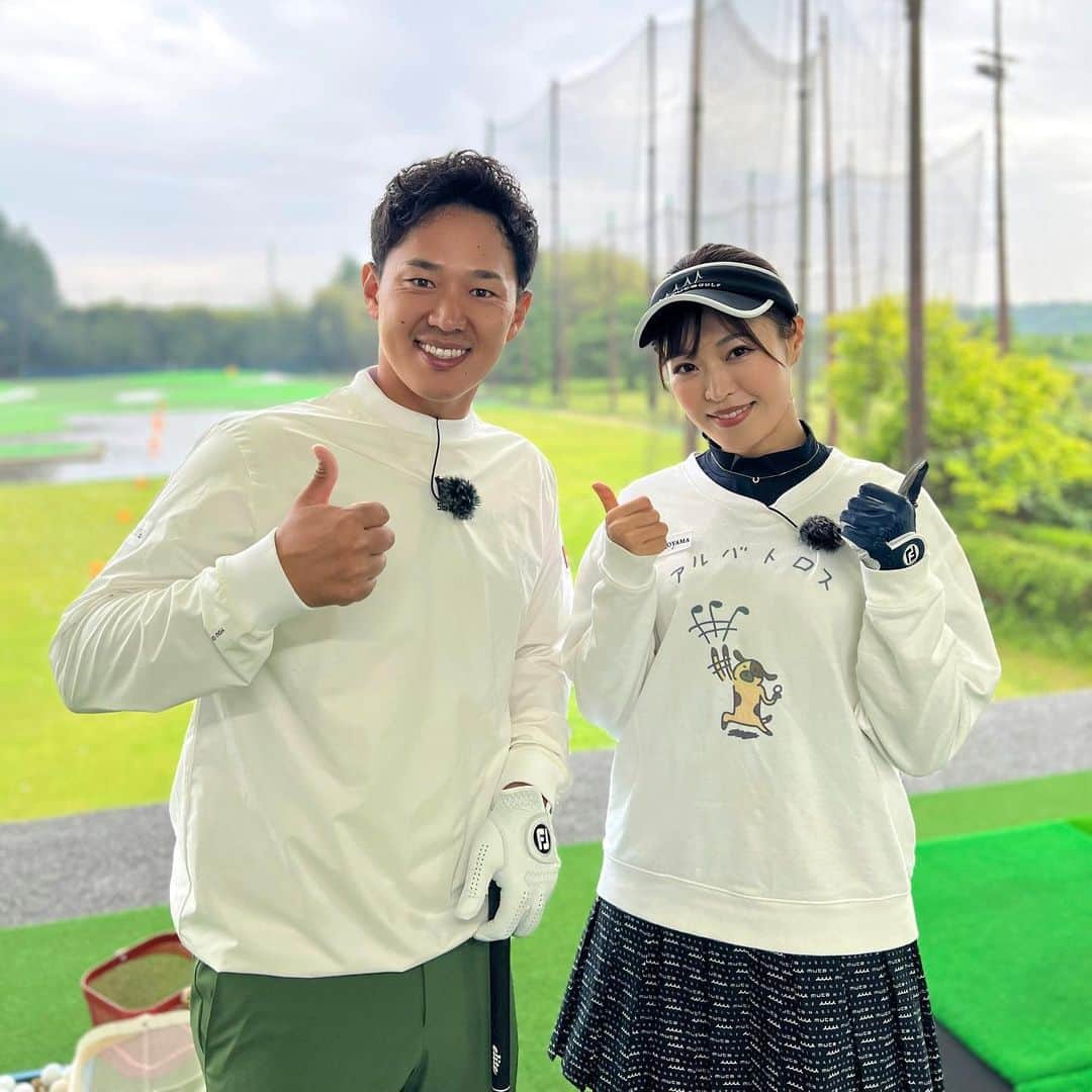 高橋としみのインスタグラム：「とあるサービスを使って 中西プロにドライバーレッスンしてもらいました✨✨  最近左に行ったり、右にプッシュしたり、 はたまたスライスしたり、原因が見つかりました！ UUUMGOLFにレッスン動画あってます！ 皆さんぜひ見てください⛳️⛳️   ノリのいい中西プロにも注目です🤭  ウェア　@muta__official  #ゴルフ#ゴルフ女子 #golf#ゴルフ好きと繋がりたい #uuumgolf #高橋としみ」