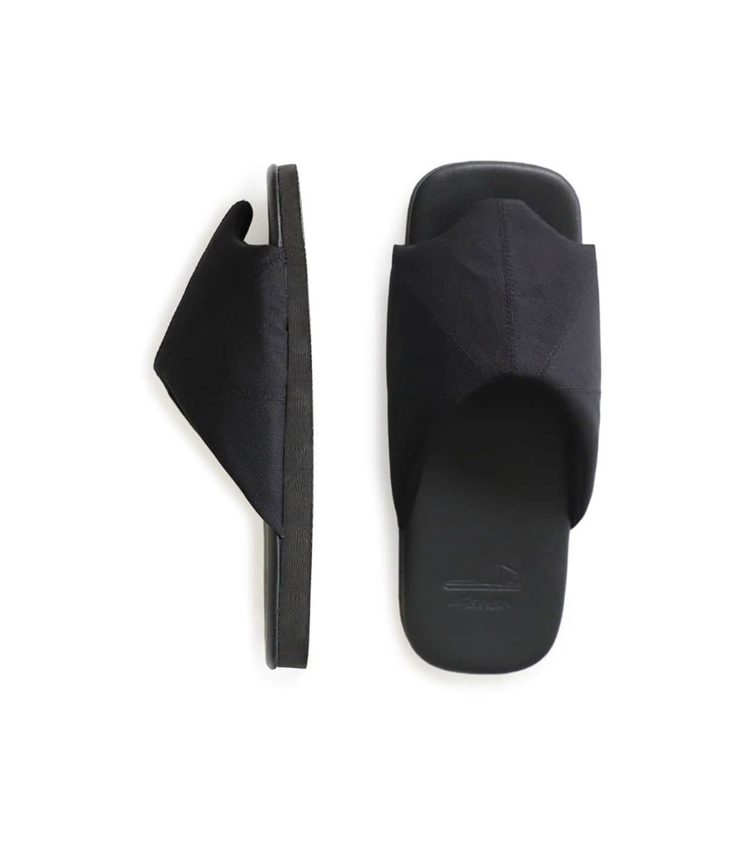 Shing02のインスタグラム：「[new] Duck Slide @seaven.wear my first footwear! inspired by Duck Cap silhouette. 6 sizes, black (moving up one size recommended) on sale now e22.com/seaven」