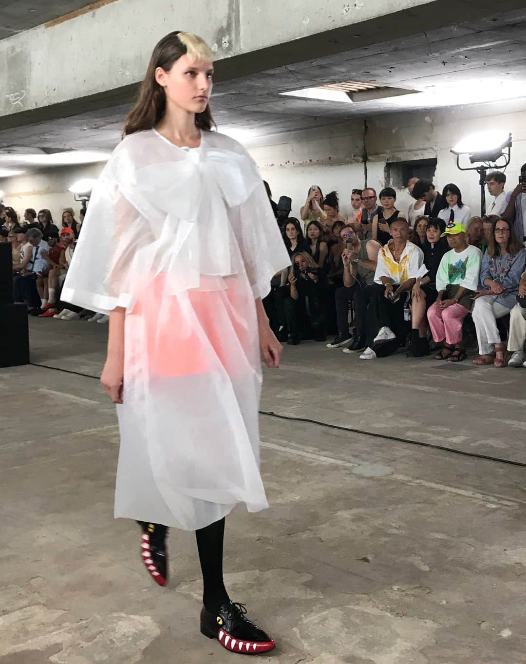 装苑さんのインスタグラム写真 (装苑Instagram)「【パリコレ情報！🌟】 ウォルター ヴァン ベイレンドンクが2024年春夏