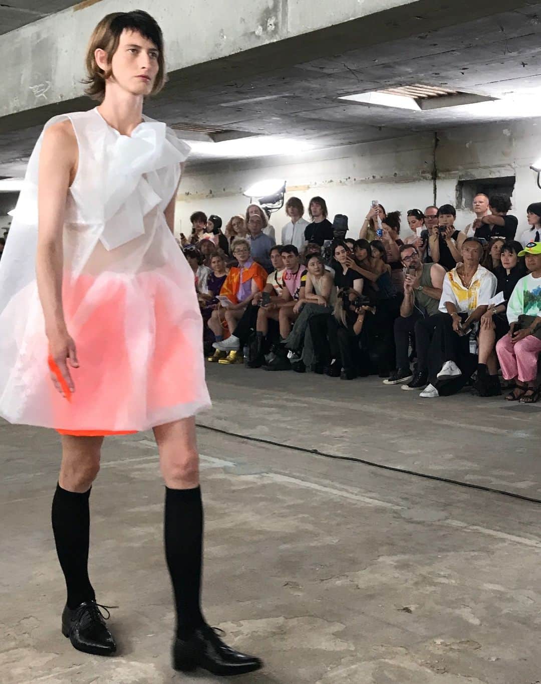 装苑さんのインスタグラム写真 (装苑Instagram)「【パリコレ情報！🌟】 ウォルター ヴァン ベイレンドンクが2024年春夏