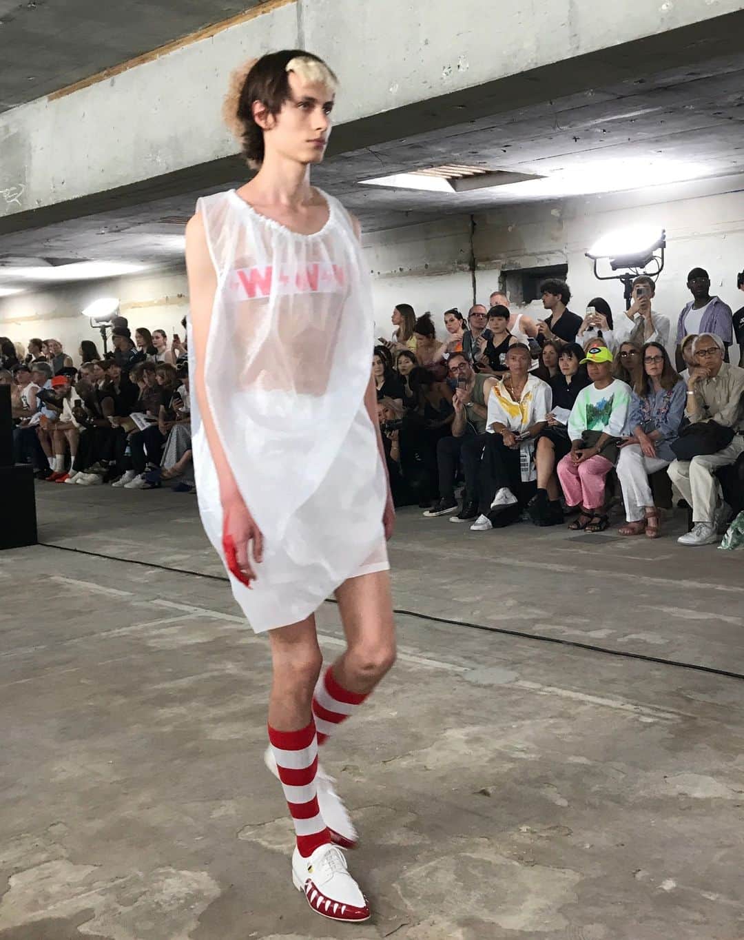 装苑さんのインスタグラム写真 (装苑Instagram)「【パリコレ情報！🌟】 ウォルター ヴァン ベイレンドンクが2024年春夏