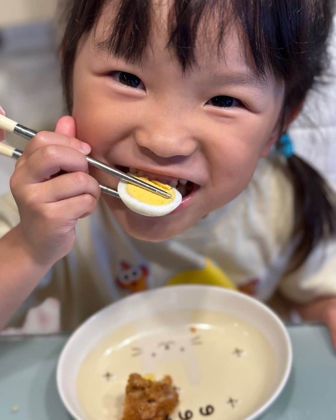 のインスタグラム：「「たまごっておいしいよね♪」 「たまごだいすき〜」  「たまごの図鑑欲しい」 だって🤣  #村方乃々佳 #ののちゃん #ののかちゃん #ののちゃんねる #nonokamurakata #노노카 #NONOCHAN #たまご好き」