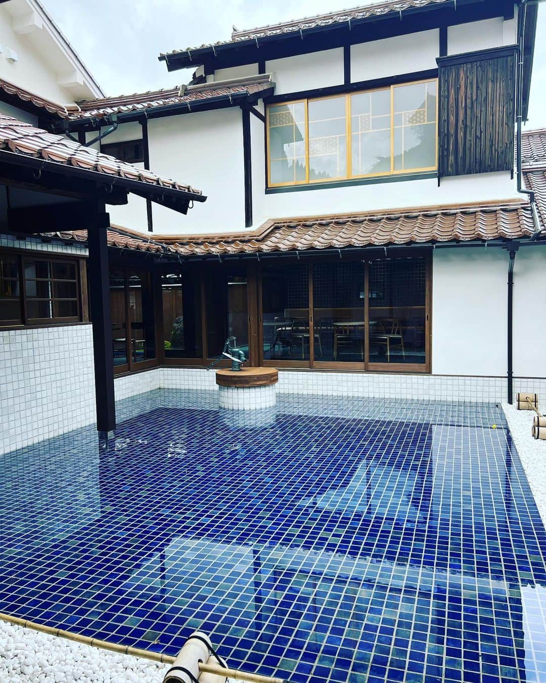 遠山正道のインスタグラム：「#石見銀山まちを楽しくするライブラリー 平井くんがプロデュース、デザイン、運営、昨年は建築中だったが素晴らしい！写真撮り忘れた💦」