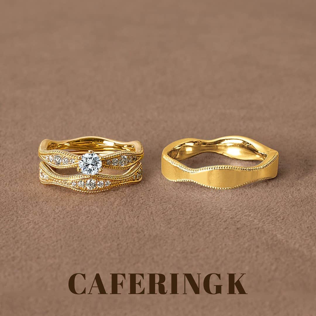 Cafe Ringさんのインスタグラム写真 - (Cafe RingInstagram)「6月22日発売「エル・マリアージュ」 @ellemariage   CAFERINGのパールブローチとCAFERING Kのリングをご紹介いただきました✨  pic.1 花嫁がパーティー当日はもちろん、式後にデイリー使いできるアイテムとしてパールジュエリーがラインナップ。 CAFERINGの「キンモクセイ」ブローチは、プラチナとアコヤパールの存在感が華やかさを添えてくれます👰‍♀️  pic.2 「指のタイプ別！似合うリング選び」には、CAFERING K @caferingk の「サーブル・ショ」 曲線的でほどよくボリュームがあり、ふくよか指にもマッチします。 ほっそり指、ふくよか指、骨ばった指、短い指、エイジング指…指のタイプに合わせたリング選びがとても参考になる特集です💍ぜひご覧ください！  　 最新号もジュエリー、ドレス、参考にしたいパーティーレポートなど・・・ 理想の花嫁スタイルがぎゅっとつまったエル・マリアージュです💐  　 #ellemariage#エルマリアージュ #CAFERING#カフェリング #CAFERING銀座本店 #CAFERINGK #パールジュエリー#アコヤ真珠 #ブローチ#プラチナリング#ダイヤモンドリング#ジュエリー#指輪#エンゲージメントリング#エンゲージリング#婚約指輪#結婚指輪#マリッジリング#ウエディングリング#結婚指輪可愛い#結婚指輪プラチナ#結婚指輪と重ね付け#婚約指輪と重ね付け#結婚式#婚約#結婚準備#入籍#おしゃれ花嫁#2023秋婚#プレ花嫁」6月22日 19時11分 - cafering.platinum