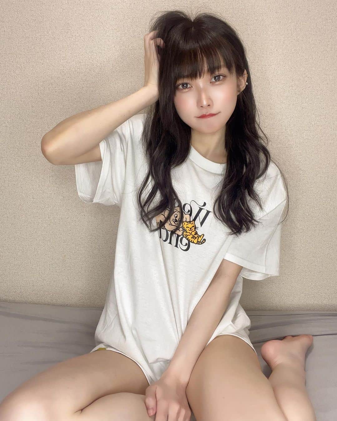 山吹りょうのインスタグラム：「こんばんは  #photooftheday #instagood #instadaily #instalike #selfie #me #followme #japanesegirl #tシャツ」