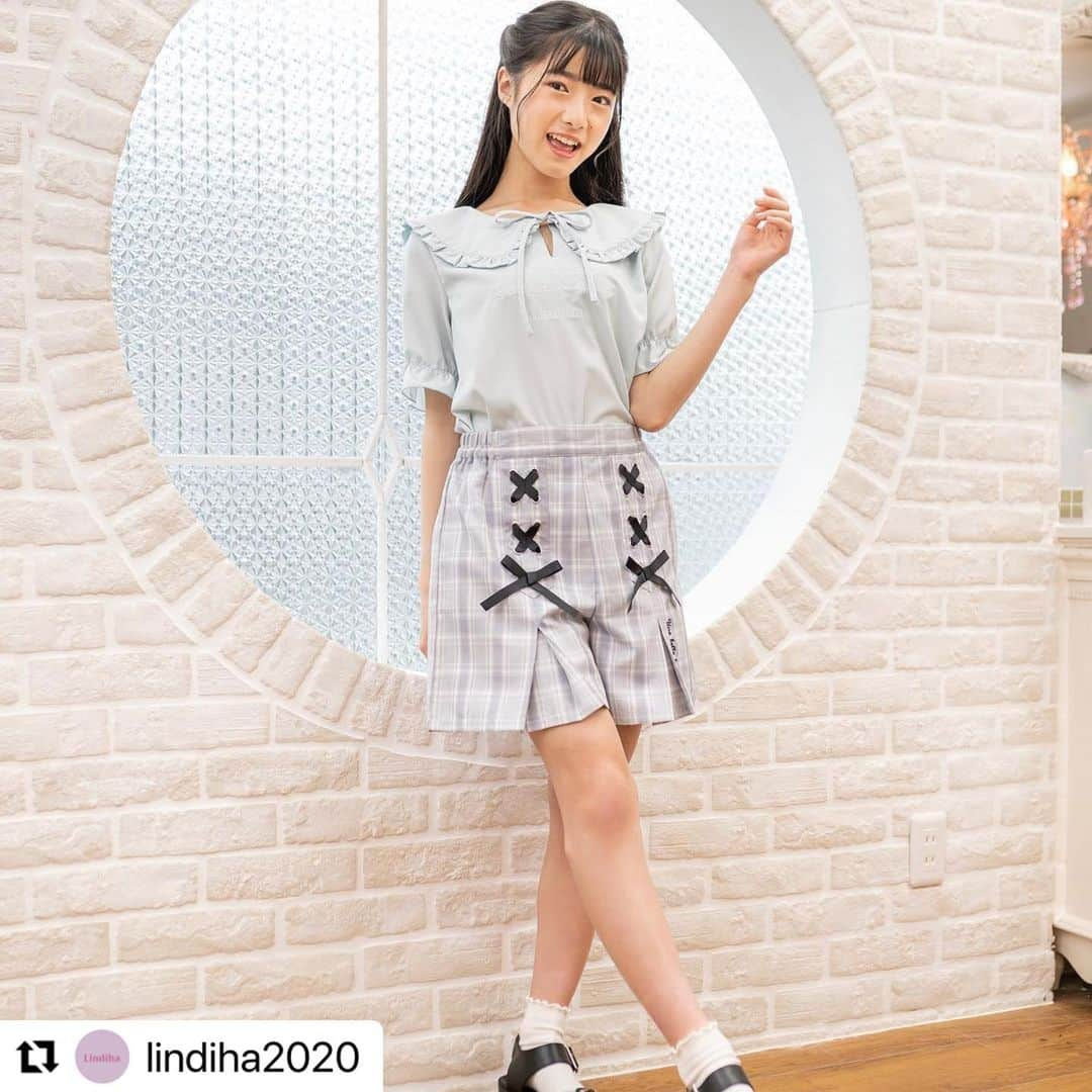 豊川亜咲さんのインスタグラム写真 - (豊川亜咲Instagram)「୨୧ *⑅❤︎·̩͙ . Lindiha🎀 　 同色系ガーリーコーデ🐰🩵🩵 @lindiha2020 チェックしてみてね🩷  🍬 .｡ ______________________________ ｡. 🍬  #Repost @lindiha2020 with @use.repost ・・・ ワンランク上のコーデを楽しむなら同系色コーデ❤️ ⁡ 今や定番となった、上下とも似たような色で合わせる人気のファッション😊 ⁡ サンダルにソックスを合わせて、さらにオシャレに👍 ⁡ 色によって雰囲気も変わる、同系色コーデ この夏、ぜひチャレンジしてみてね🫶 ⁡ ⁡ #Lindiha #リンディア #イオン #ブランド #かわいい #可愛い #ファッション #jc #js #jcコーデ #jsコーデ #jcブランド #jsブランド #おしゃれ #お洒落 #オシャレ #おしゃれさんと繋がりたい #トレンド #トレンドコーデ #夏コーデ #豊川亜咲 #豊川亜咲©」6月22日 19時15分 - a_chan_1o3o