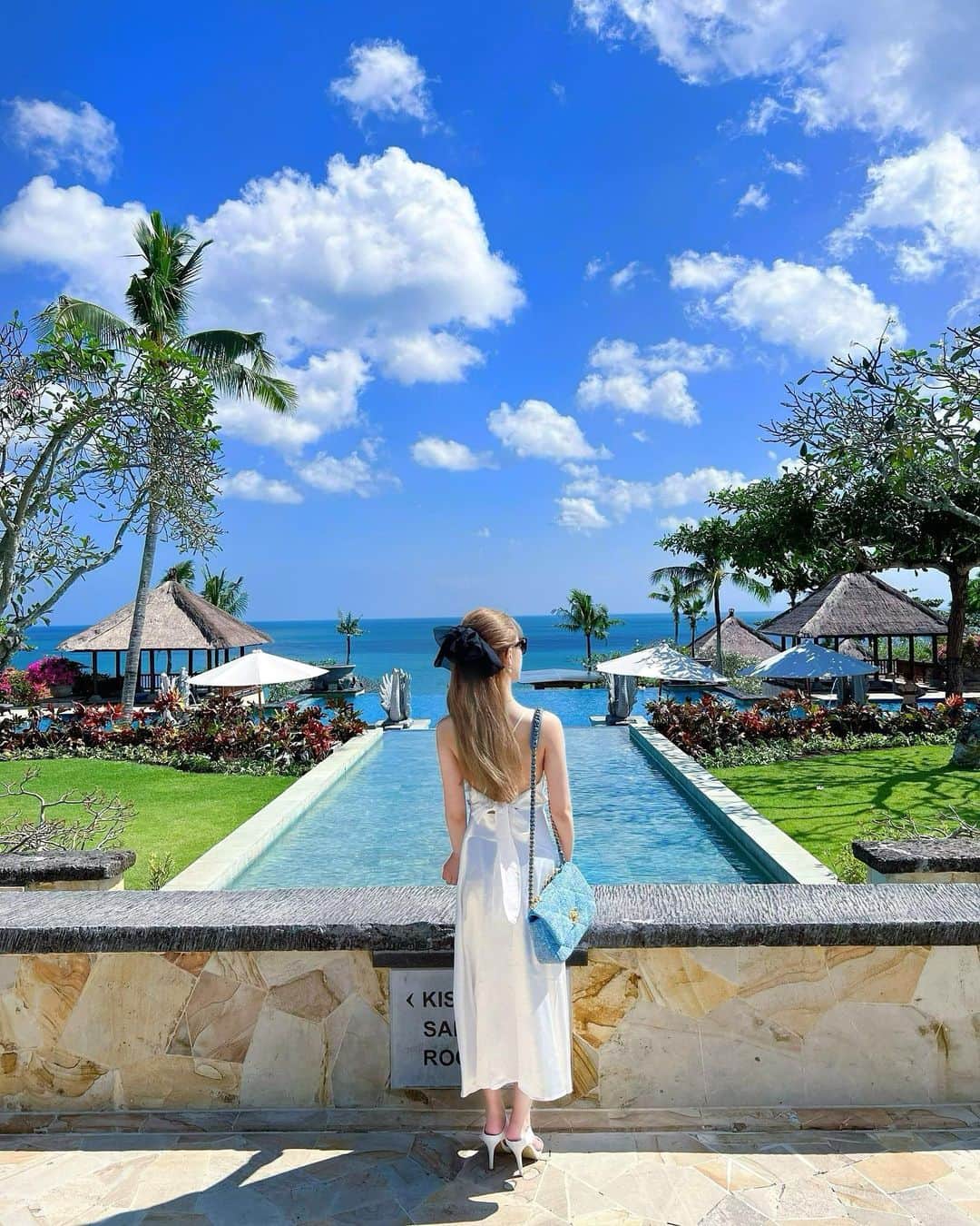 RIKAのインスタグラム：「. . . AYANA Resort and Spa BALI🌴✨ . バリ島🏝️どこで撮っても映えすぎる🌼🌼🌼 . . #bali#balitrip#baliindonesia#balilife#ayanaresort#anaya#anayaviva#travel#instalove#instagood#l4l#l4like#l4ls#バリ島#バリ#バリ島旅行#アヤナリゾート#アヤナリゾートアンドスパバリ#海外#海外旅行#インドネシア#旅行」