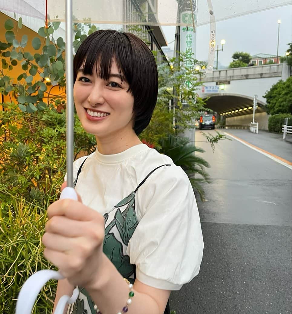 高月彩良さんのインスタグラム写真 - (高月彩良Instagram)「☔️💕 おかえり、ショートカット！  おう久しぶりだな高月！  そんな１日でした。  つまり髪を切って来たということです。 さっぱり〜✂️」6月22日 19時28分 - sara_takatsuki_official