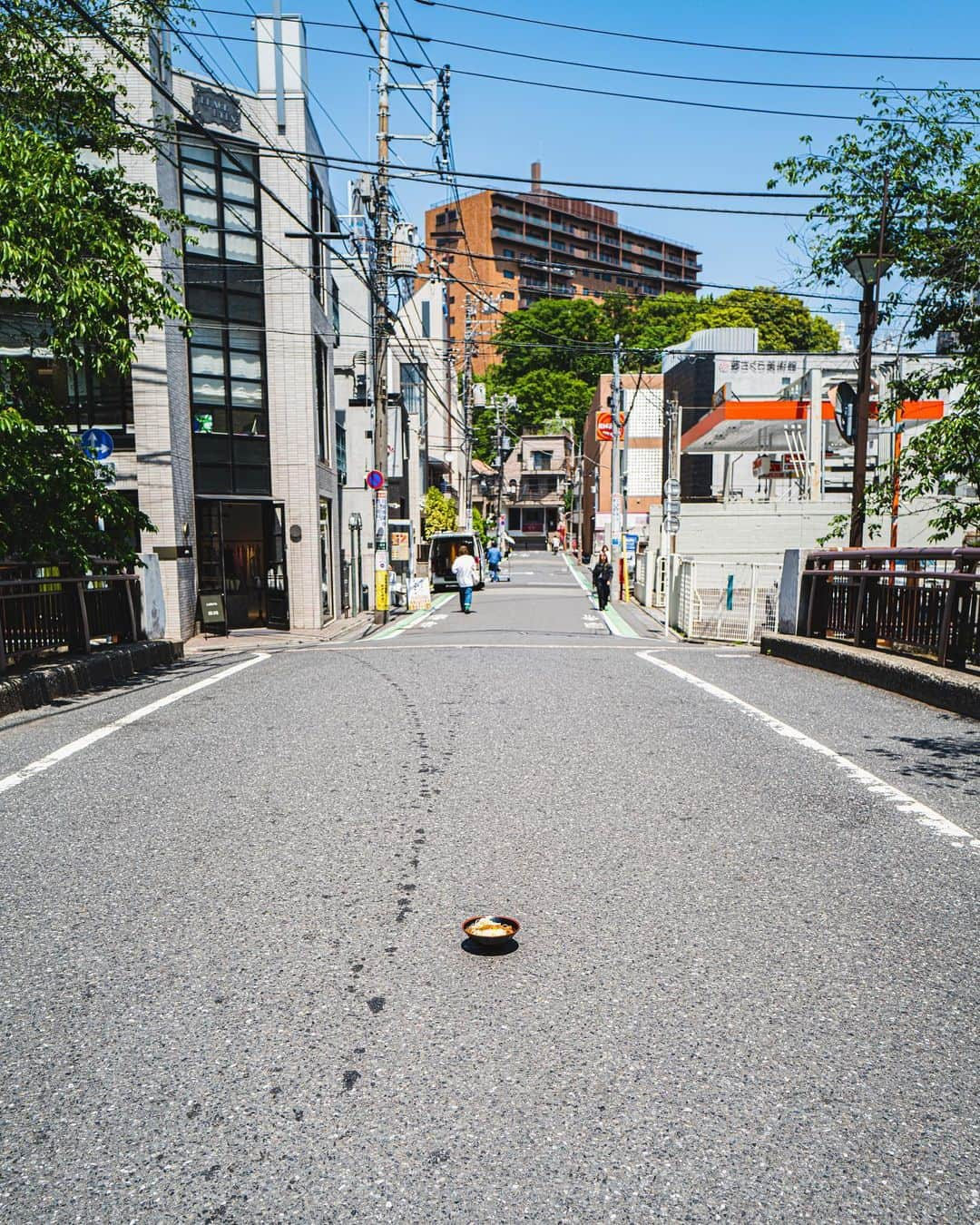 大橋直誉さんのインスタグラム写真 - (大橋直誉Instagram)「ひやてん中目黒、12月末まで継続‼︎ ということは…  そう！夏の営業が決まりました‼︎  春の日差しに誘われて中目黒をお散歩した「冷やしたぬき蕎麦」  元々は5~6月のポップアップの予定が 半年間の追加公演が決まりました‼︎  想像を超える数のお客様‼︎ ありがとうございます!!  残り半年、宜しくお願い致します‼︎ #ひやてん #ひやてんlabo #冷やしたぬきそば @hiyaten_tokyo」6月22日 19時22分 - nao.tirpse