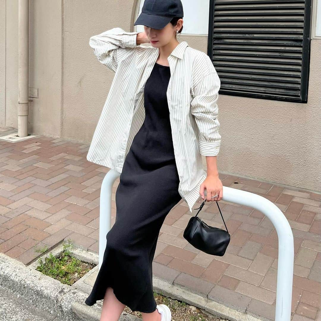 Nagiさんのインスタグラム写真 - (NagiInstagram)「キャミワンピースにシャツ  shirt. #uniqlo  onepiece. #ungrid  bag. #therow shoes. #adidas   #code#fashion#コーデ#ファッション#カジュアルコーデ#カジュアル」6月22日 19時35分 - nagina001