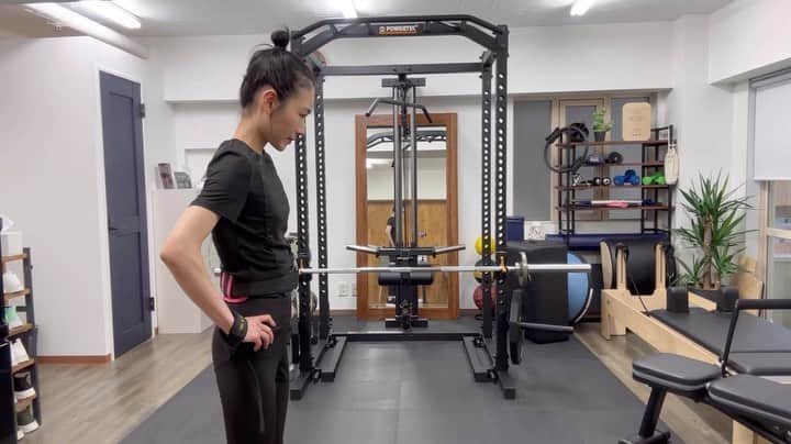 中村月子のインスタグラム：「ツアーや風邪で約1ヶ月ちょっと 行けてなかったパーソナルDAY🏋️  久々だけど筋力、体幹共に 衰えて無いと褒めてもらえた◎  食育の勉強も並行し始めて数ヶ月。 日々修行！全て繋がる。ひとつ。  我、持つ良き声、感覚よ！ 更なる飛躍を！  良き体調は良き思考を呼び 良き思考は良き選択へと導いてくれる。  明日も楽しくまいりましょう！  いつもありがとう @exeed_gym_official」