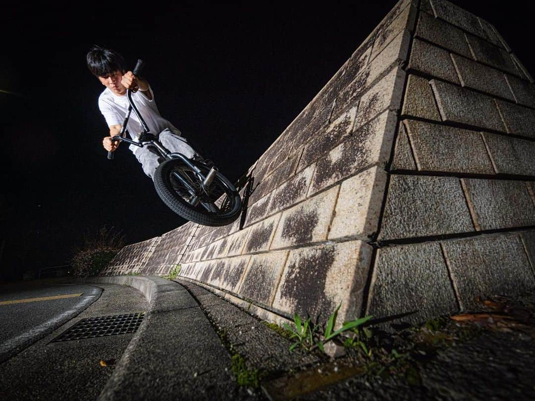 宇野陽介さんのインスタグラム写真 - (宇野陽介Instagram)「WALL ART  RIDER  @kaitobmx   photo by @yorkuno 📸  #aresbikes  #bmx #street #freestyle #lumix #streetphotography  #photographer  #rideon」6月22日 19時38分 - yorkuno